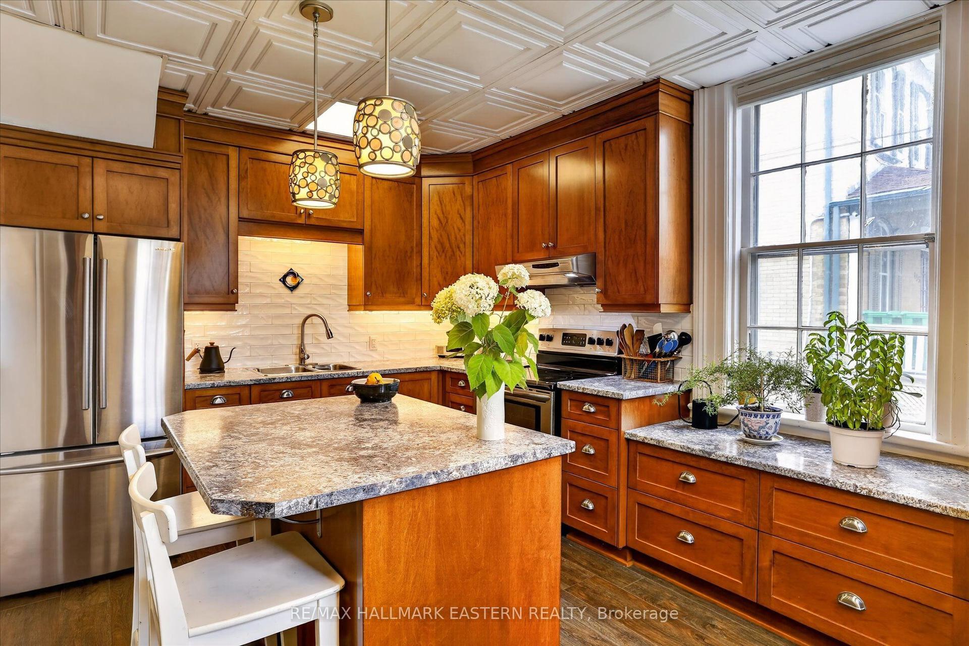 451 Stewart Street, Peterborough — Detached for sale, photo 1