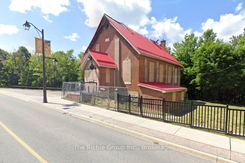 1532 Queen Street E — photo 1