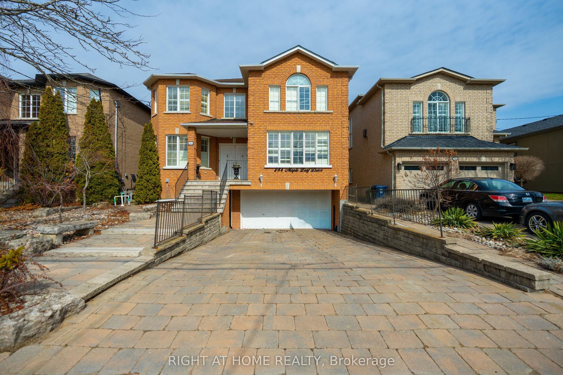 284 Maple Leaf Drive — photo 1