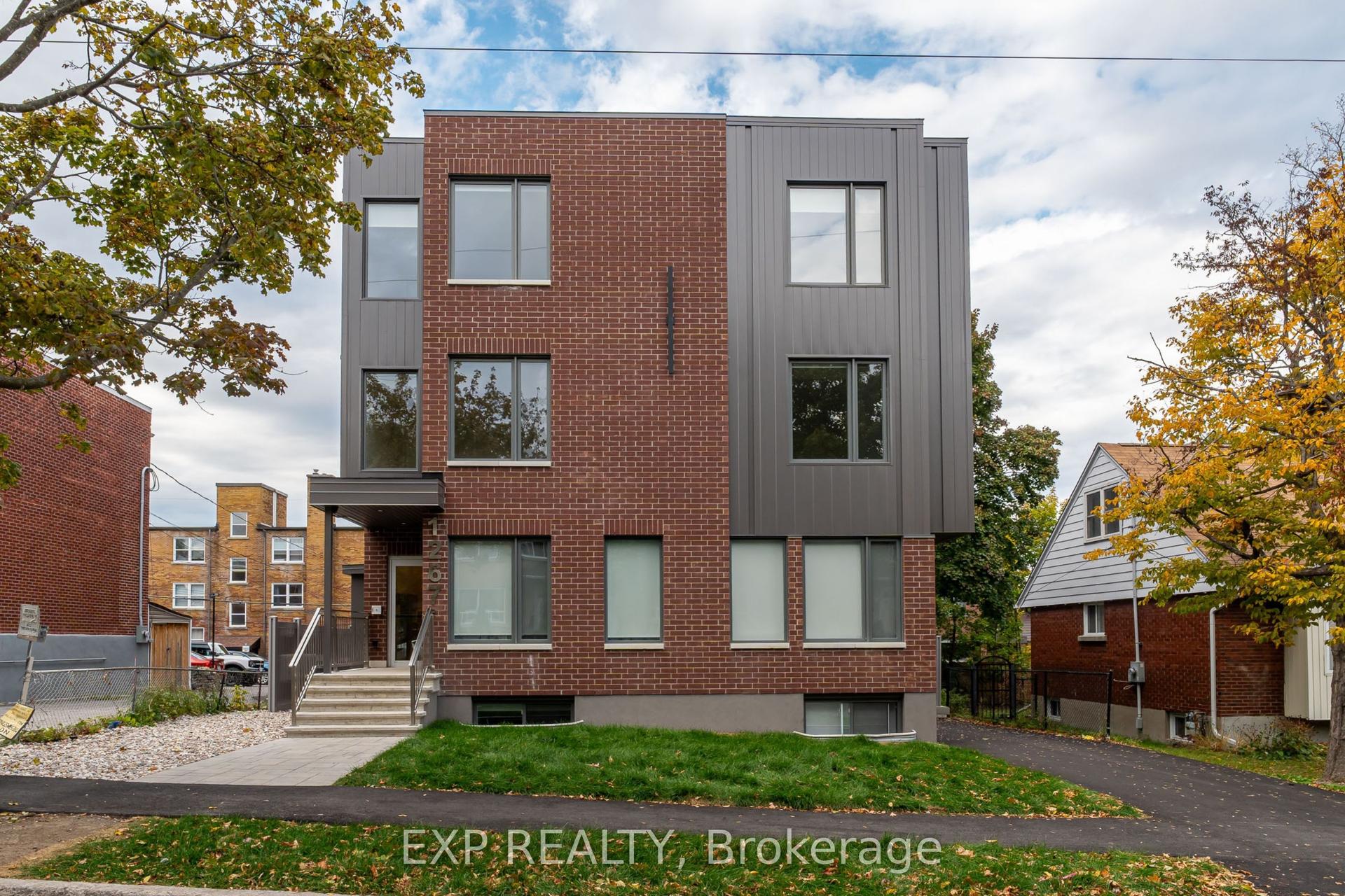 1267 Summerville Avenue 2 #2, Carlington - Central Park — Multiplex for lease, photo 1