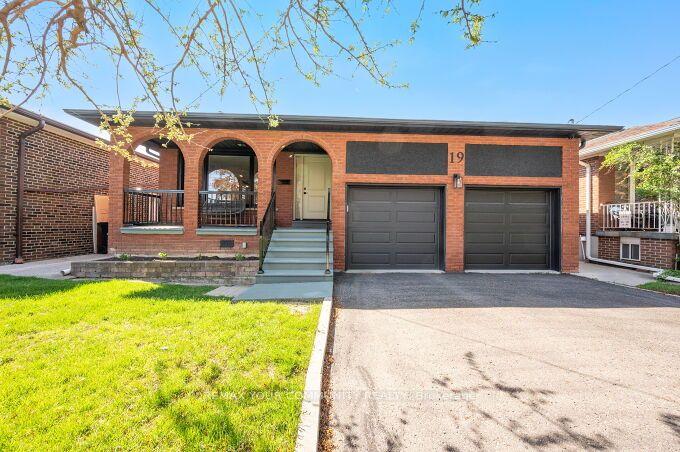 19 Hamer Boulevard, Toronto — Detached for sale, photo 1