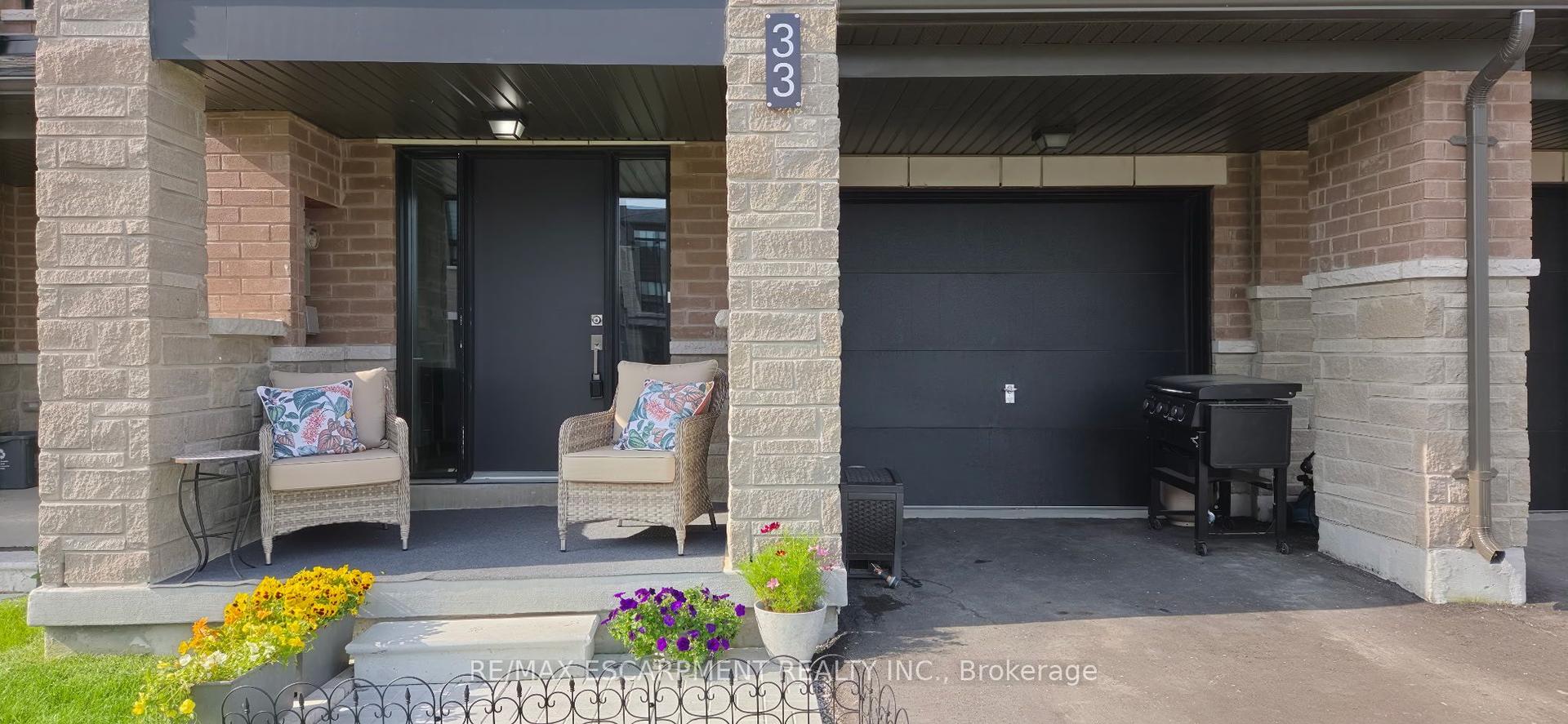 33 Red Maple Lane, Barrie — Townhouse for sale, photo 1