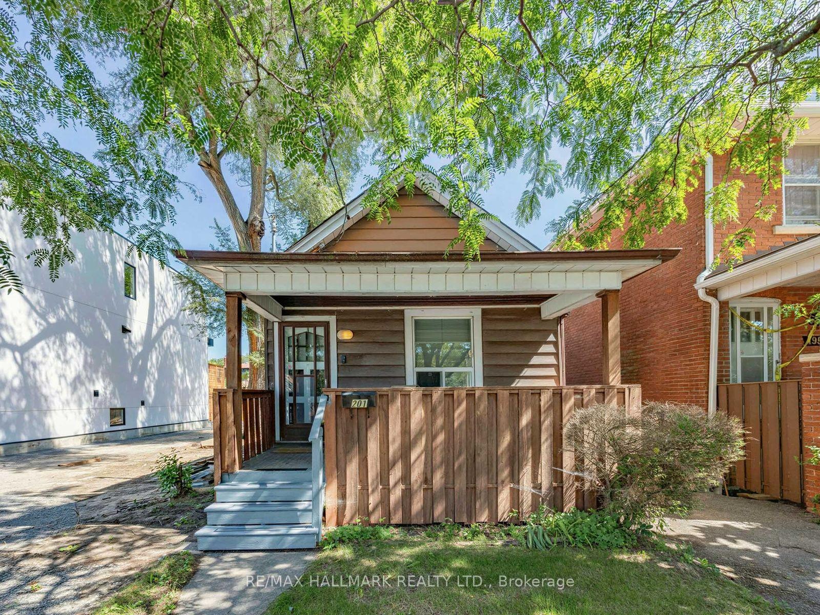 201 Linsmore Crescent, Toronto — Detached for sale, photo 1