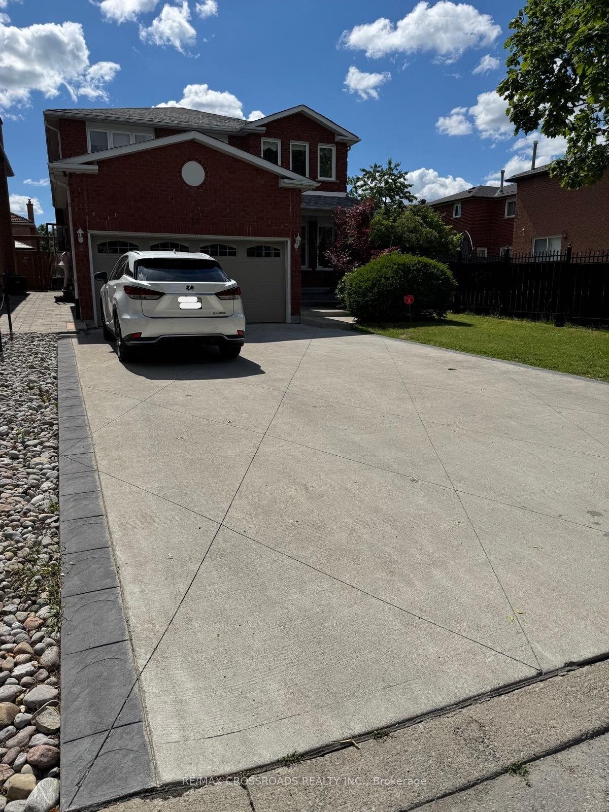 14 Romano Crescent Lower #Lower — photo 1