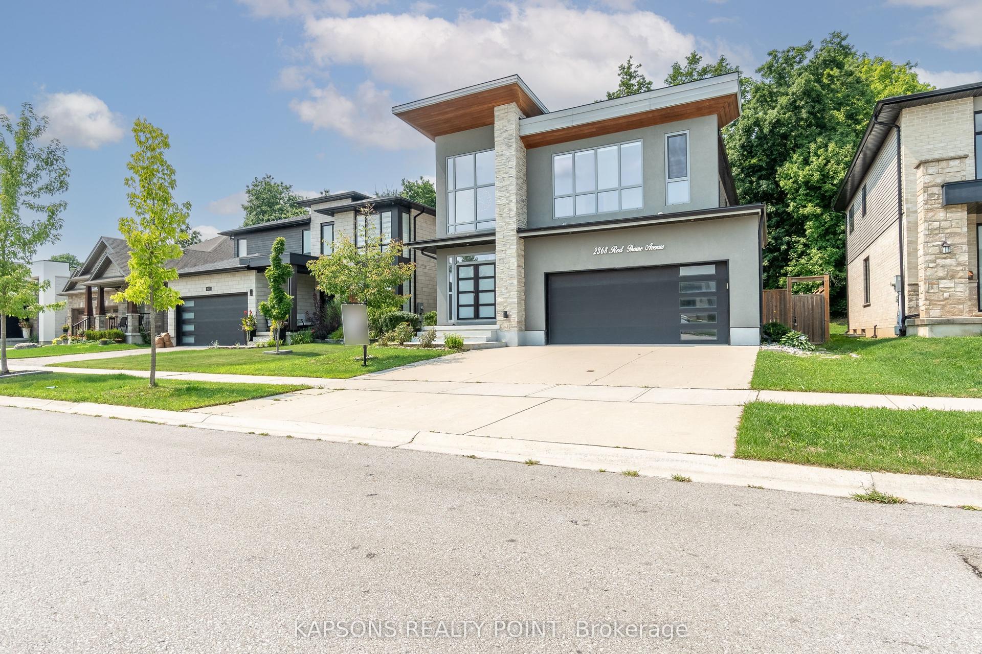 2368 Red Thorne Avenue, London South — Detached for lease, photo 1