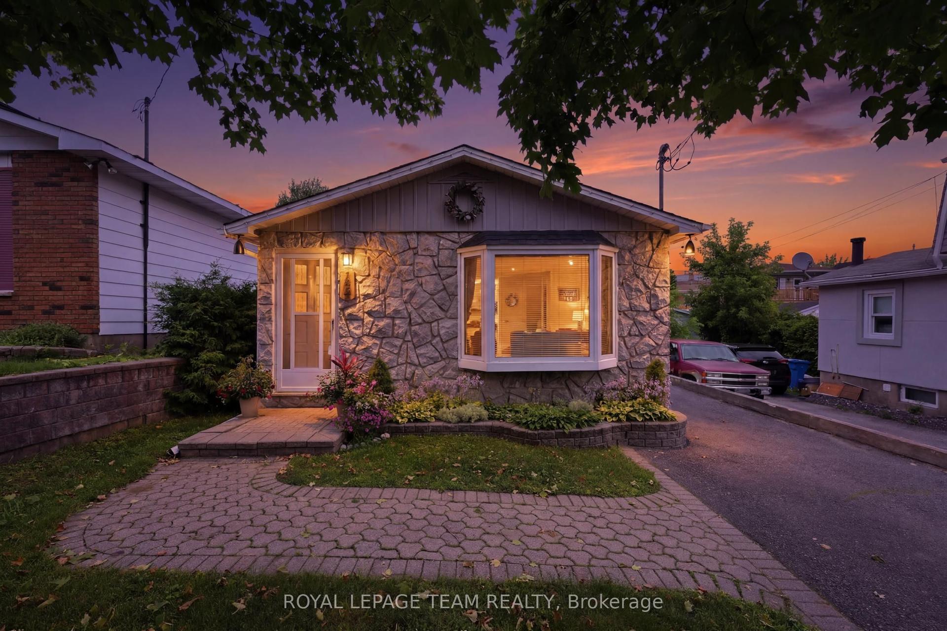 289 Montfort Street, Vanier and Kingsview Park — Detached for sale, photo 1
