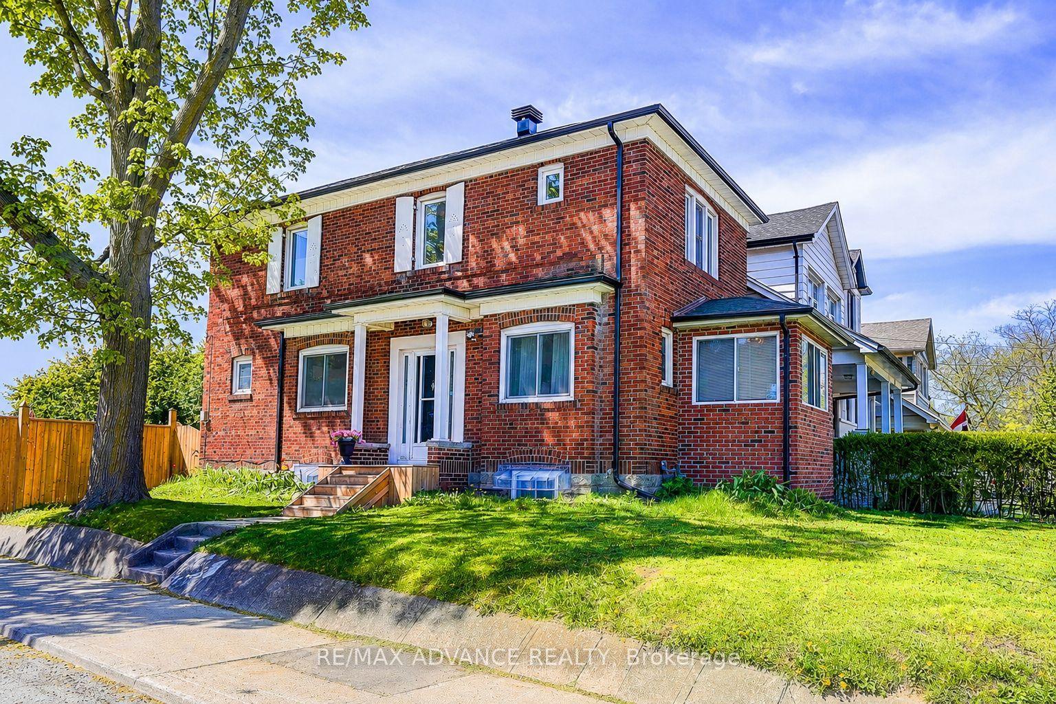 33 Castlefield Avenue — photo 1
