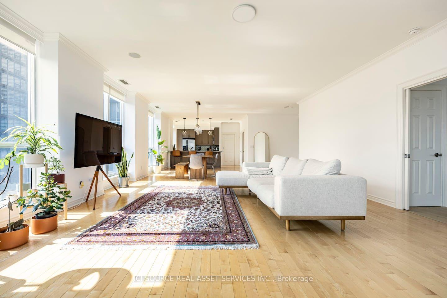 250 Wellington Street W PH40 #PH40 — photo 1