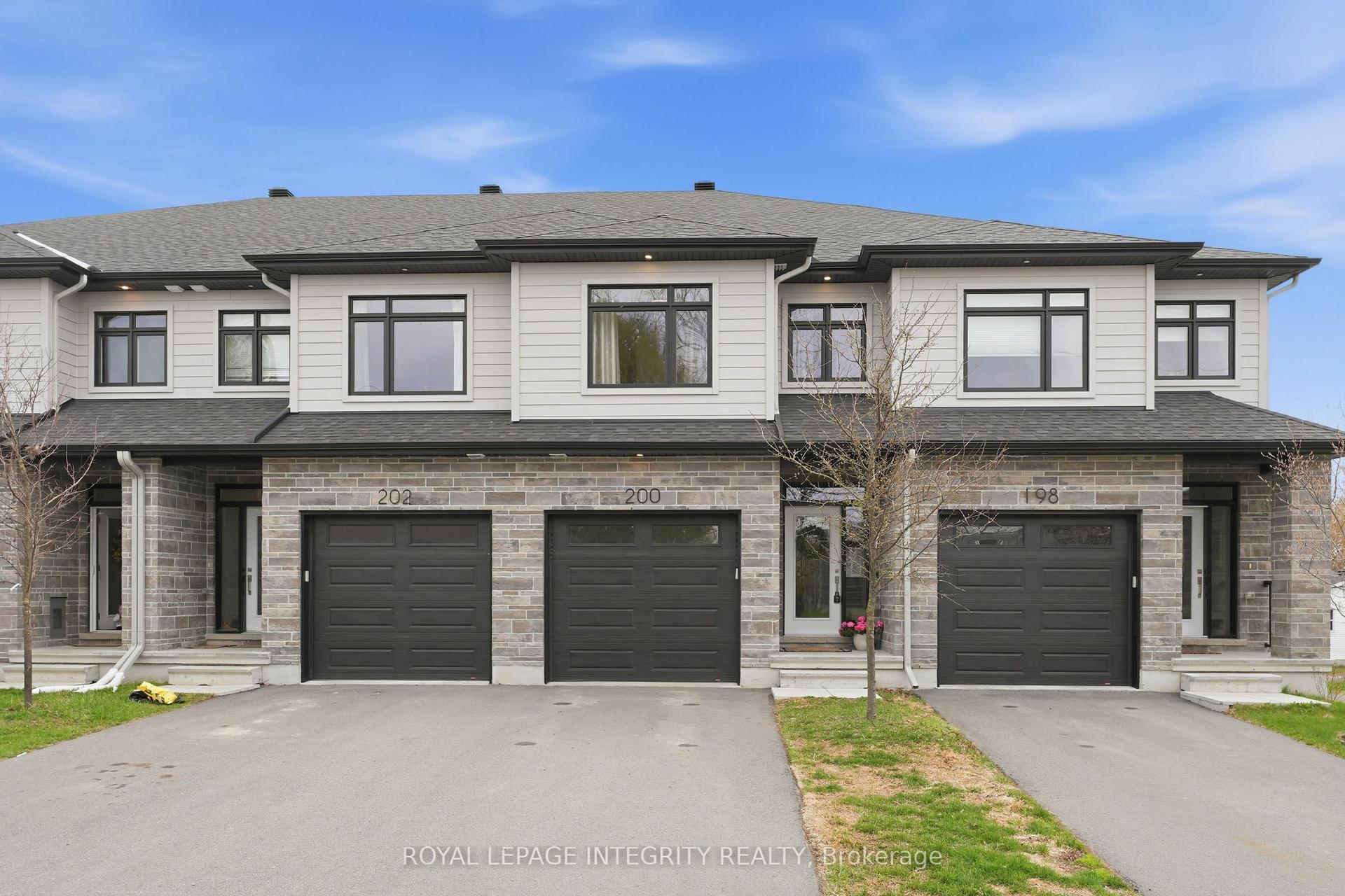 200 Adelaide Street — photo 1