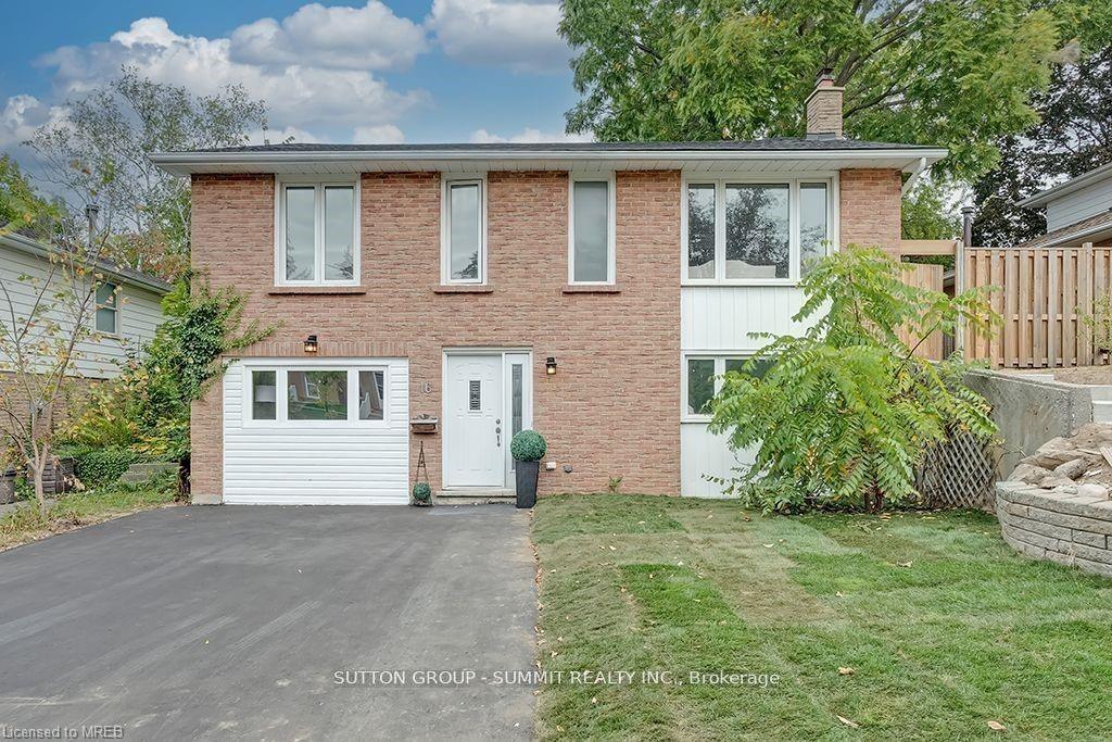 16 Upper Canada Drive Upper #Upper — photo 1