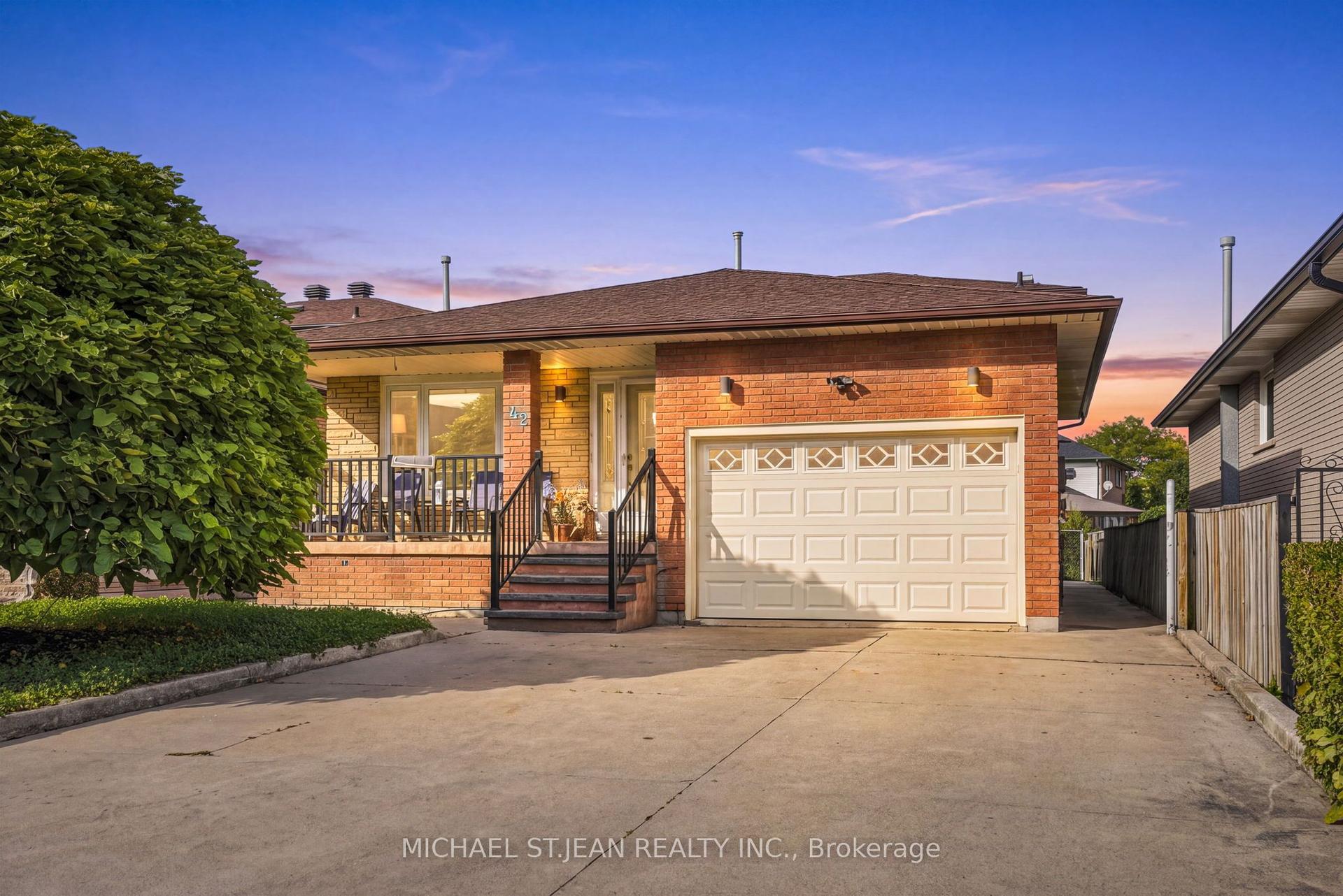 42 Lasila Court, Hamilton — Detached for sale, photo 1