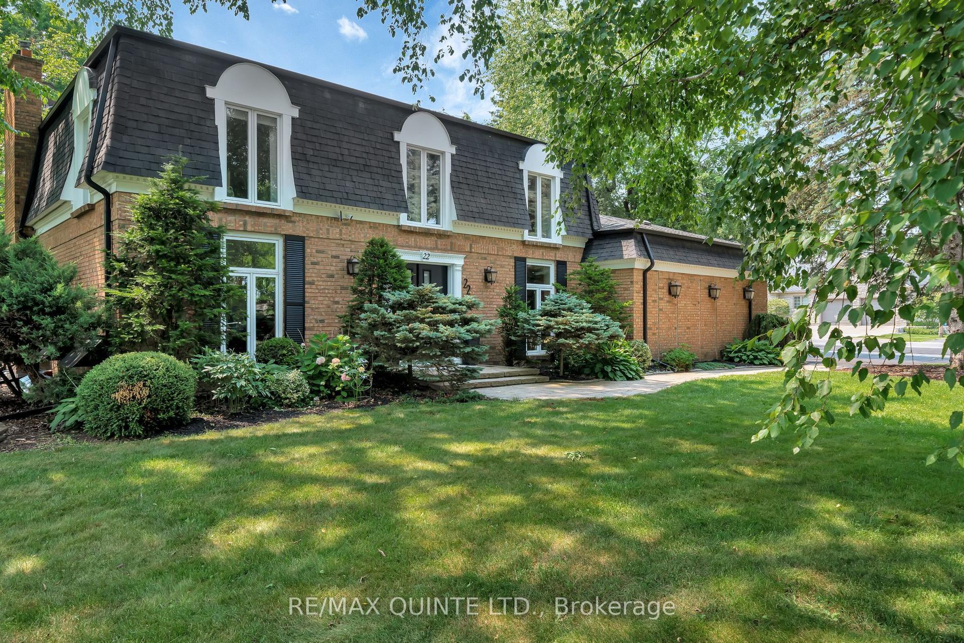 22 Forest Hill Crescent — photo 1