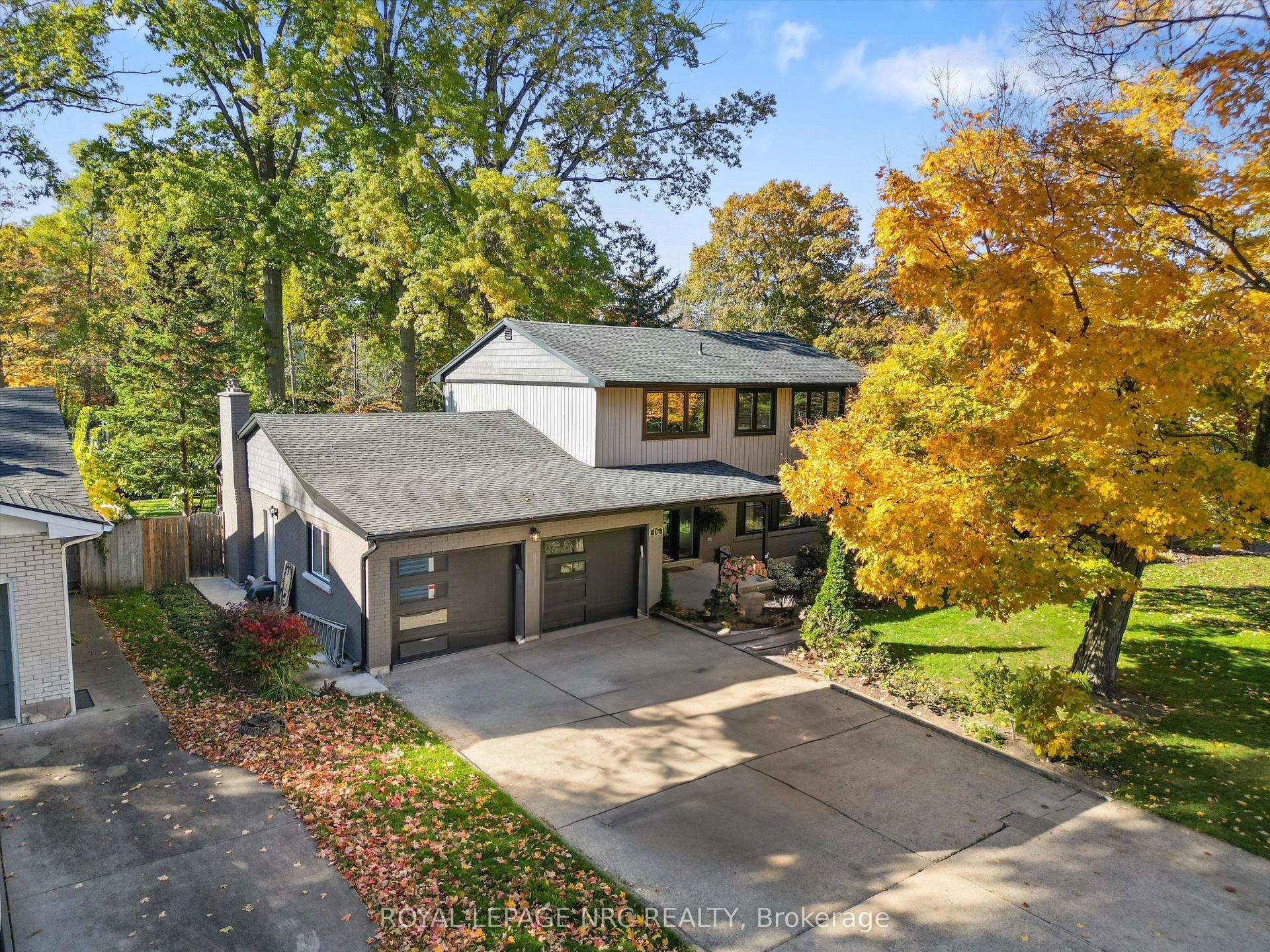 16 Briarfield Crescent — photo 1