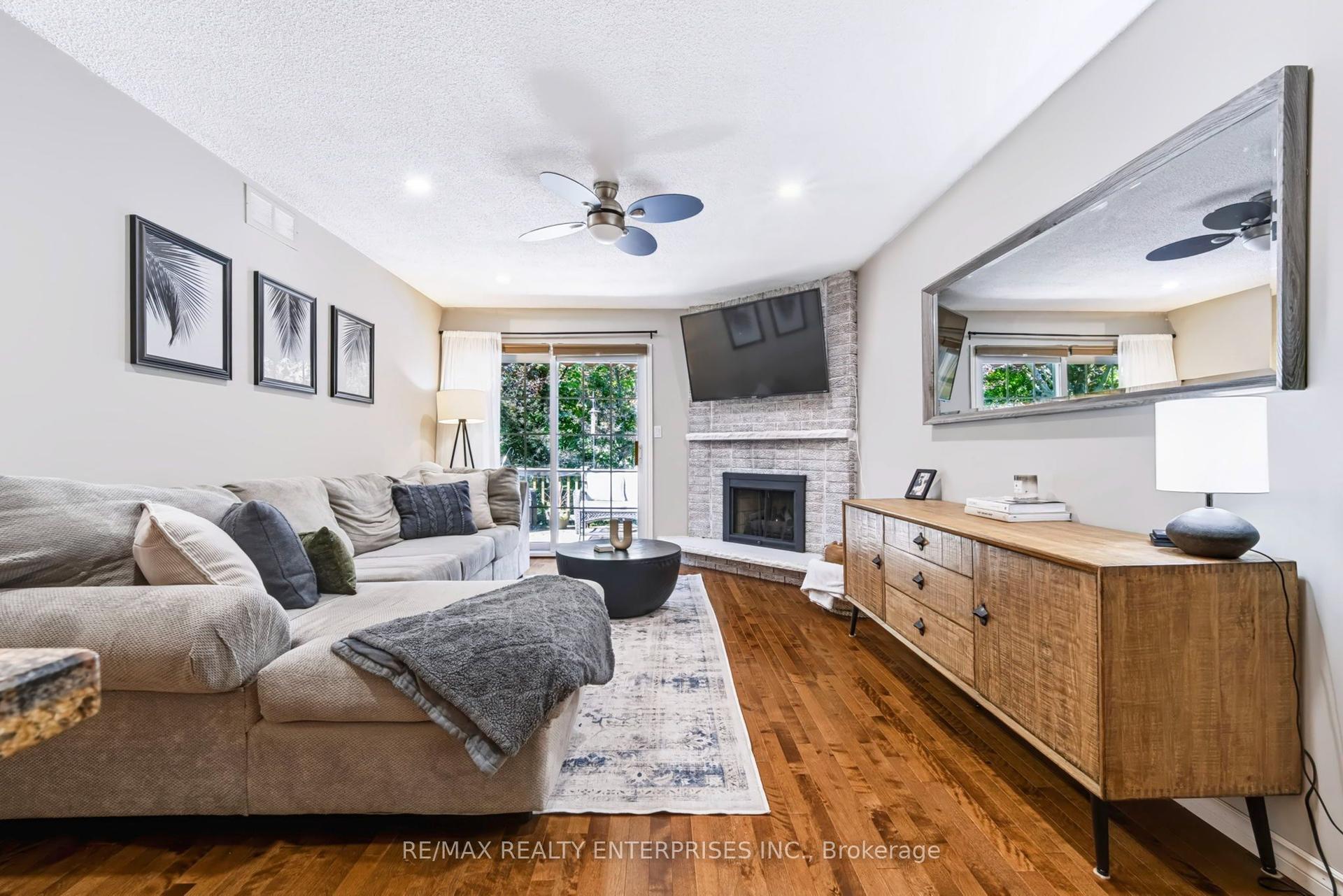 71 Inglewood Place Main #Main, Whitby — Detached for lease, photo 1