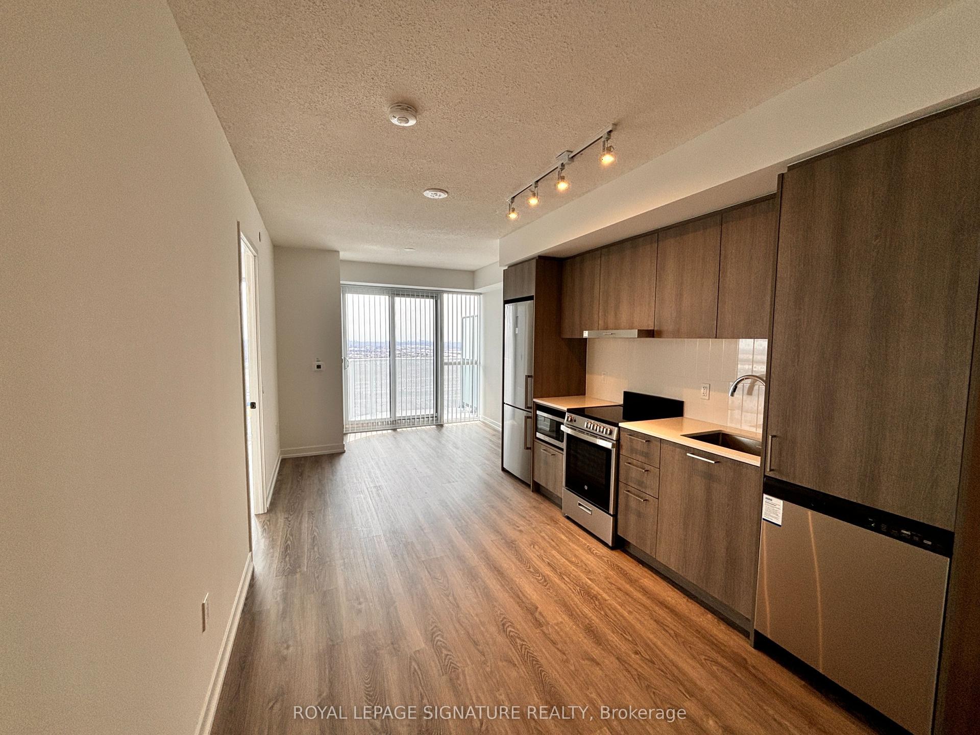 195 Commerce Street — photo 1