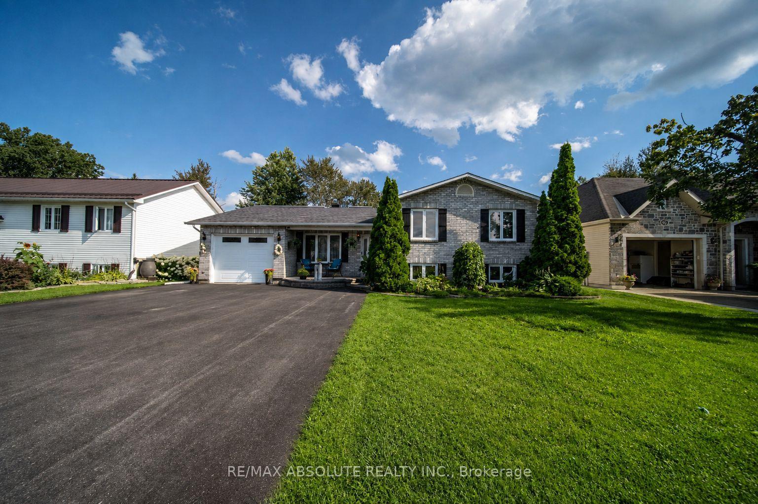 54 Albert Street, Russell — Detached for sale, photo 1