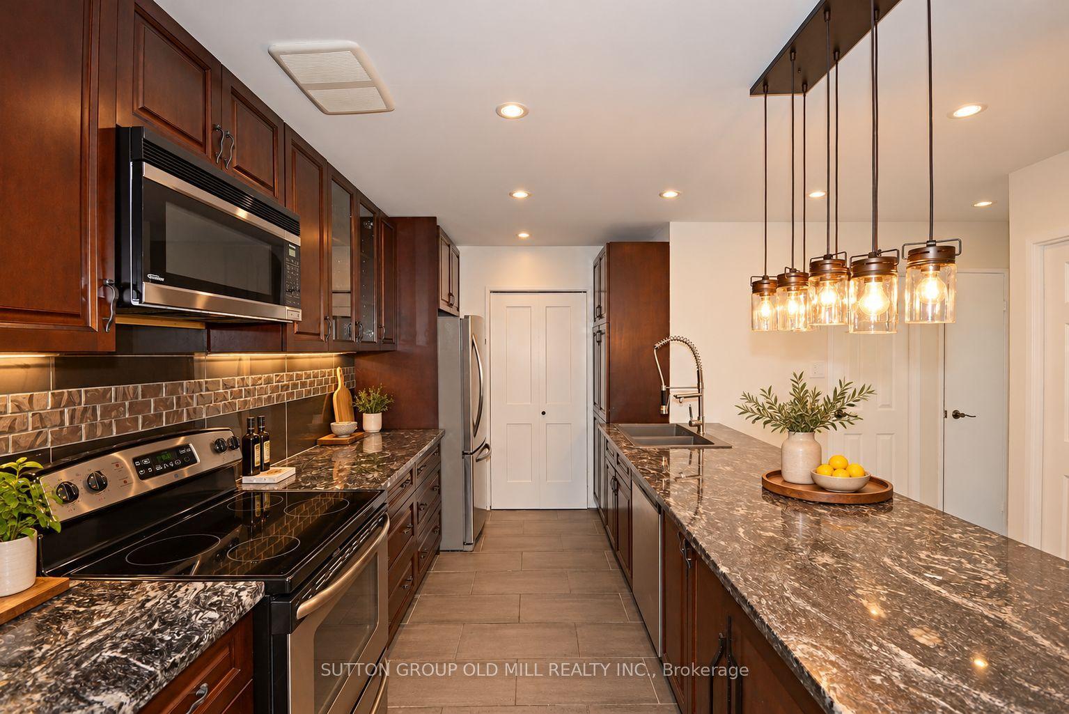 370 Dixon Road 2302 #2302, Toronto — Condo for lease, photo 1