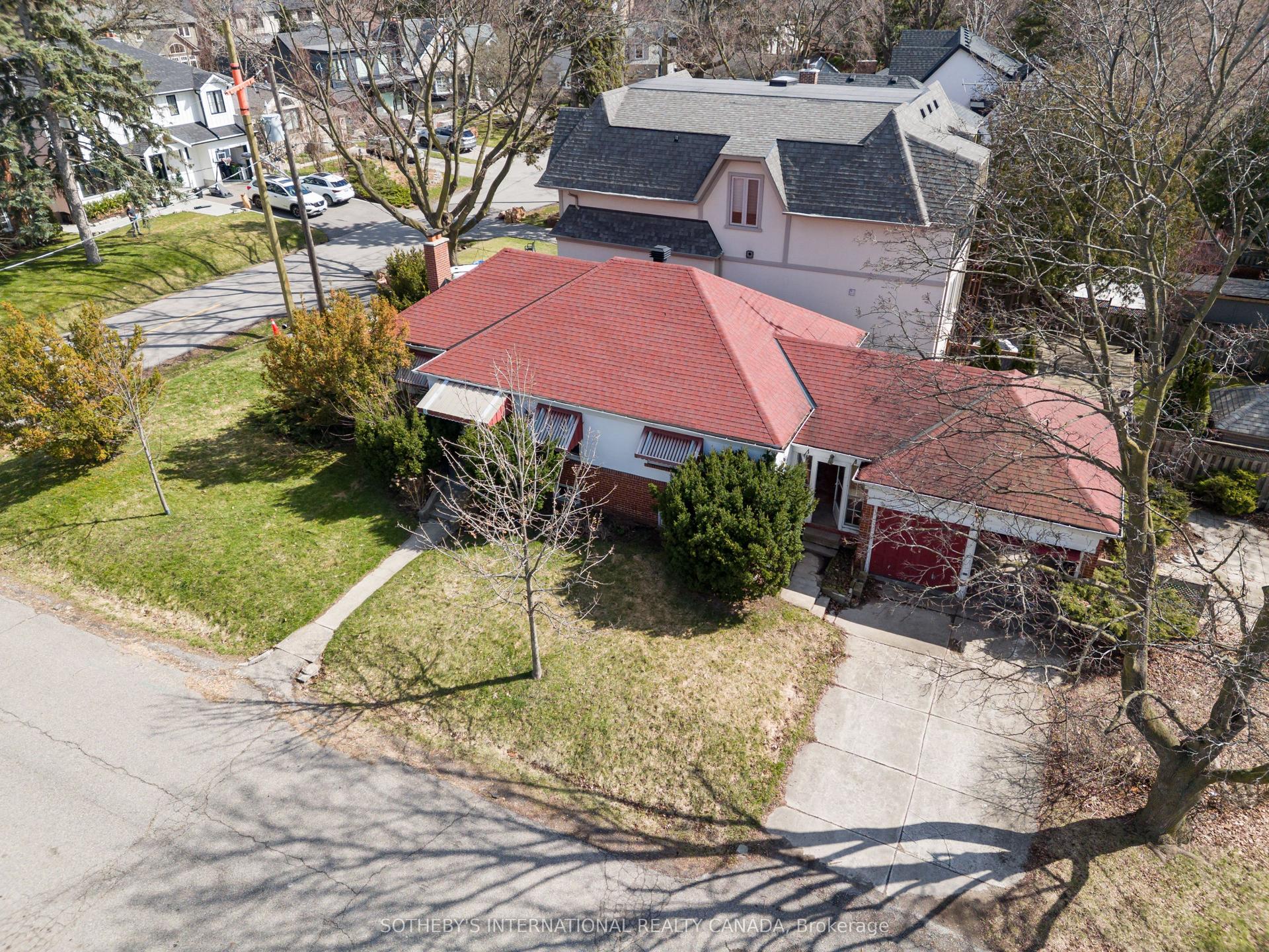 47 Grenview Boulevard — photo 1