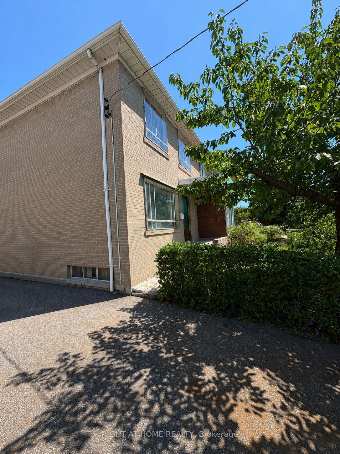 139 Vauxhall Drive, Toronto — Semi-Detached for sale, photo 1