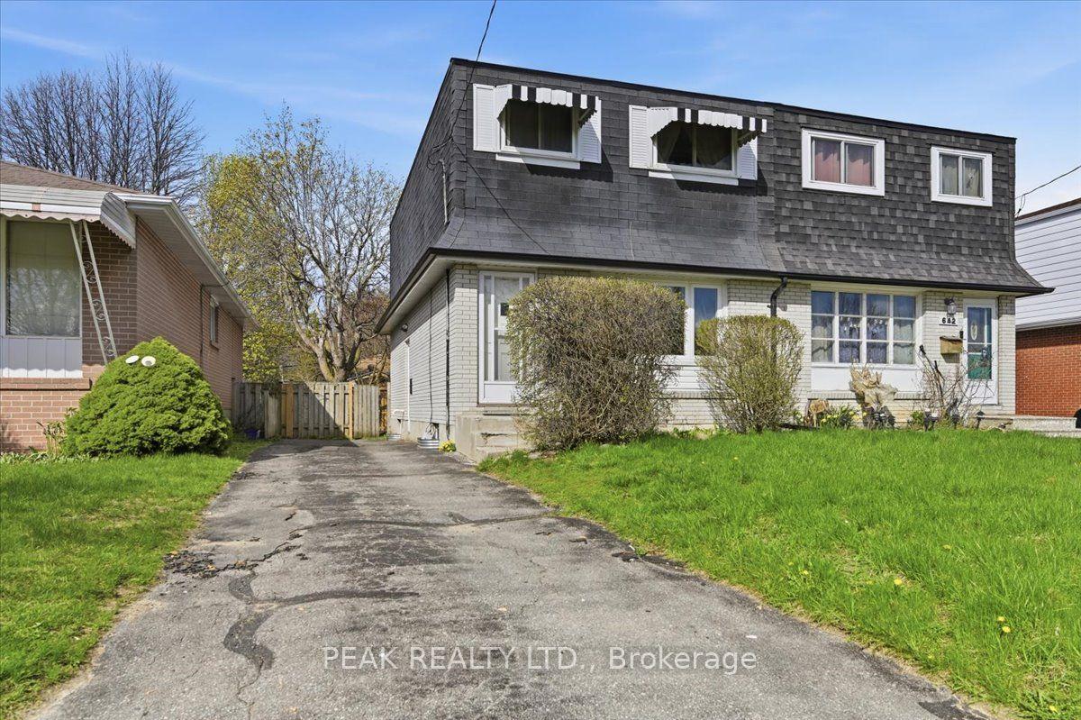 644 Perry Crescent — photo 1