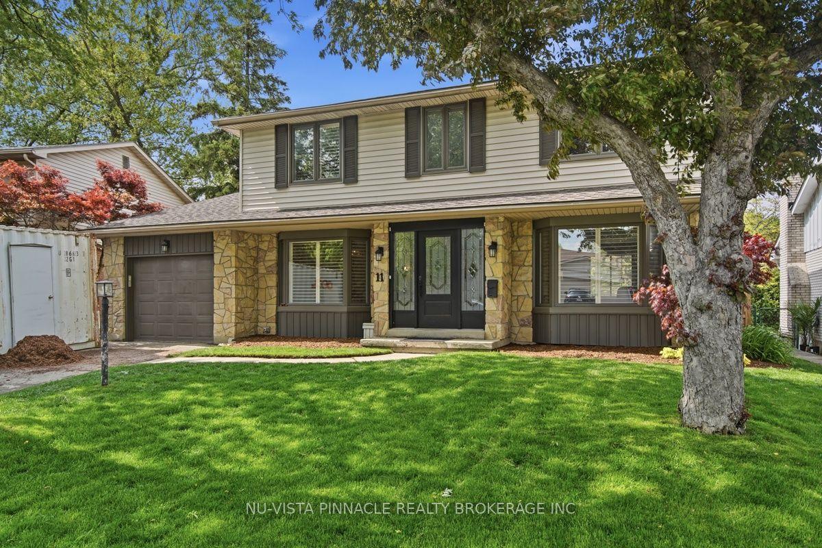 11 Runnymede Crescent — photo 1