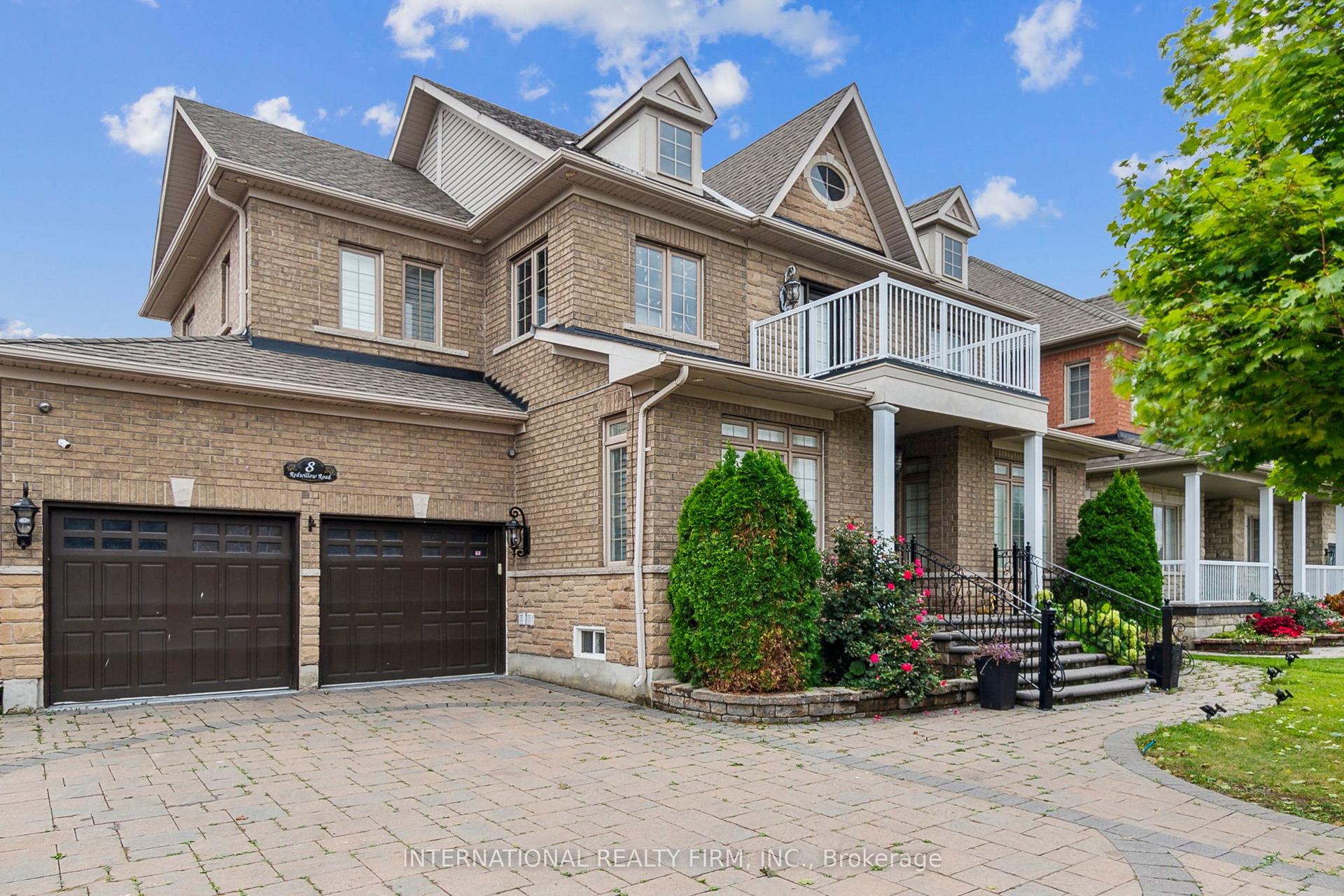 8 Redwillow Road W — photo 1