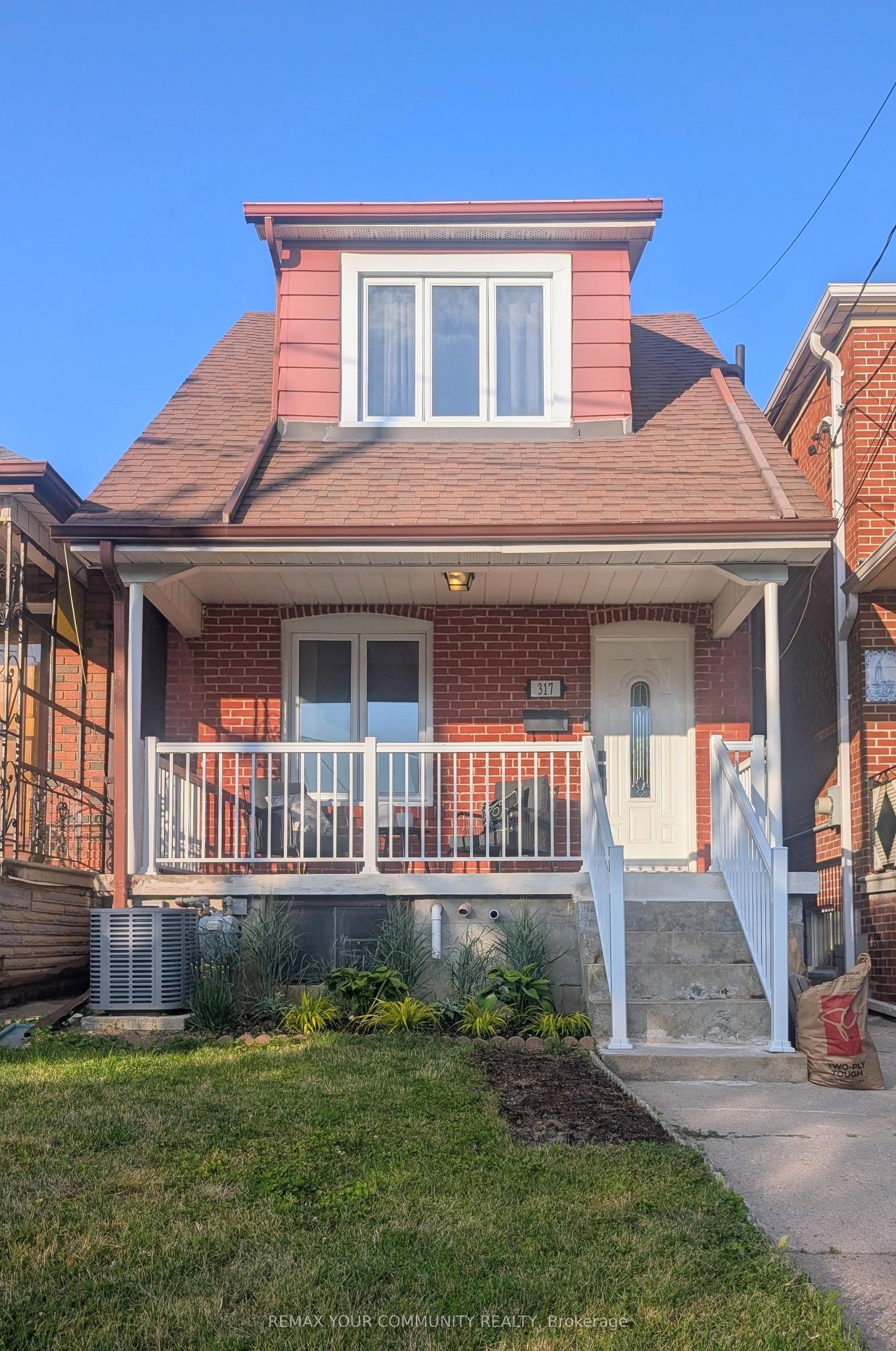 317 Boon Avenue, Toronto — Detached for lease, photo 1