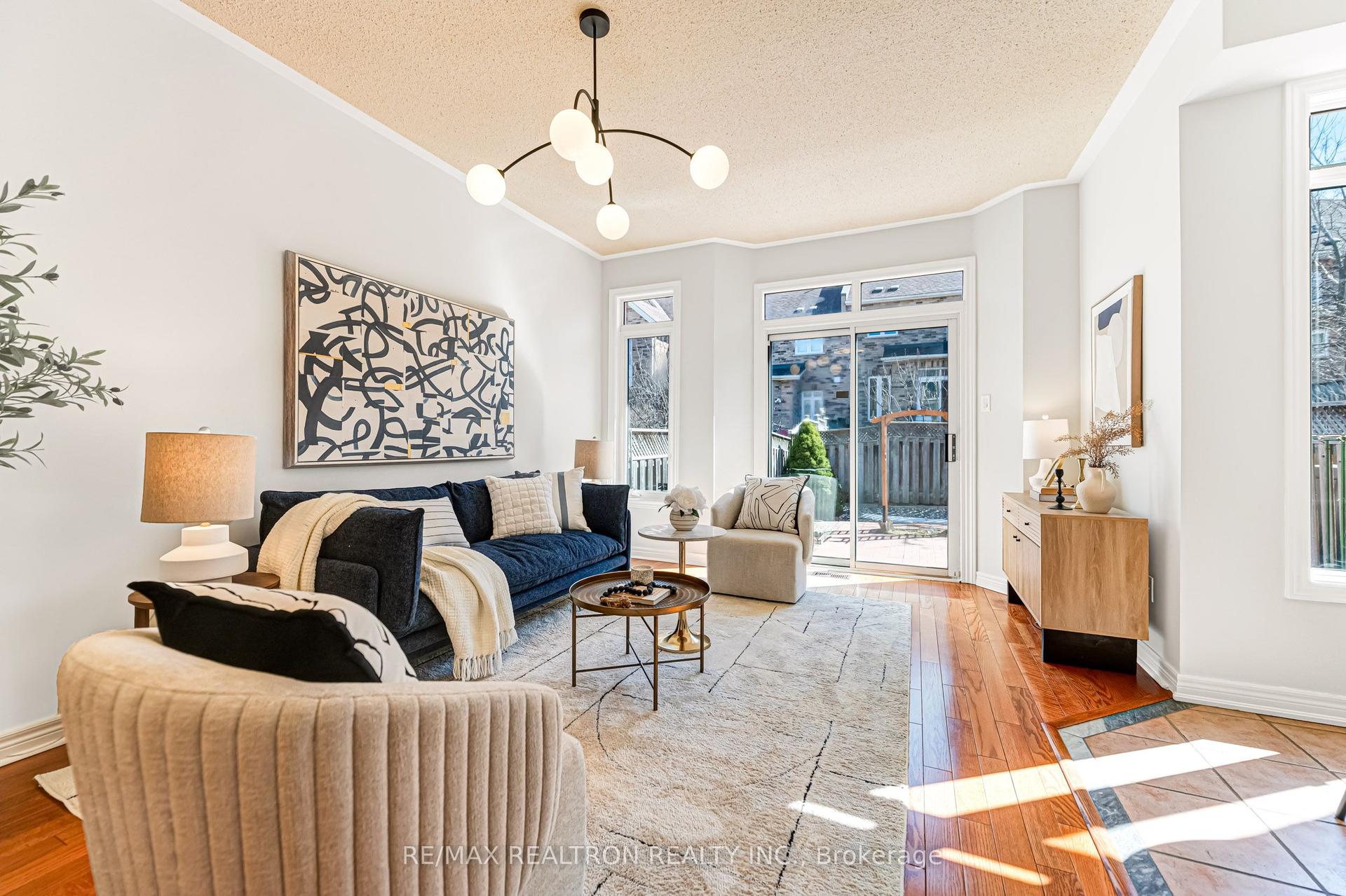 27 Copperstone Crescent — photo 1