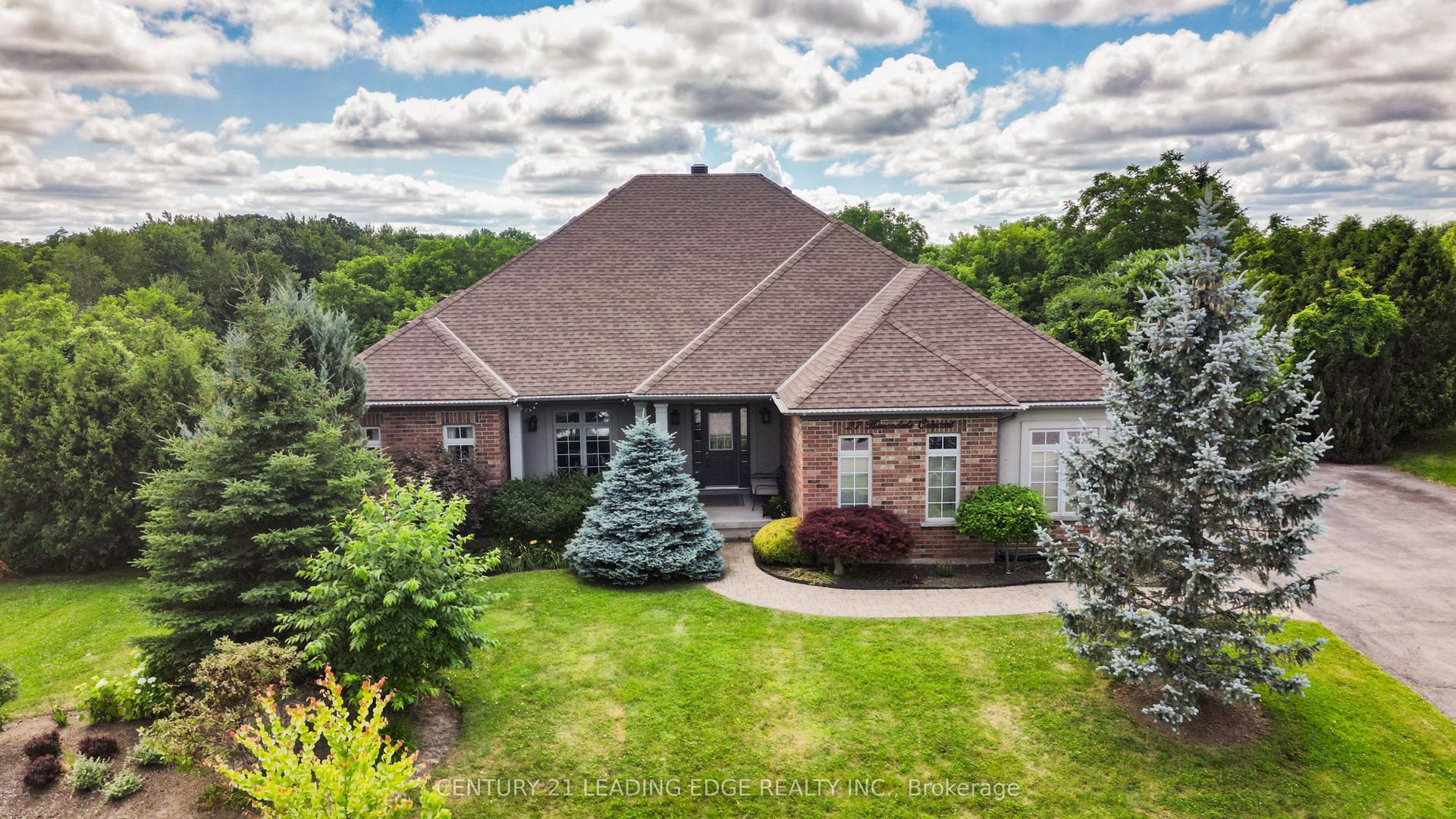 27 Karendale Crescent, Hamilton — Detached for sale, photo 1