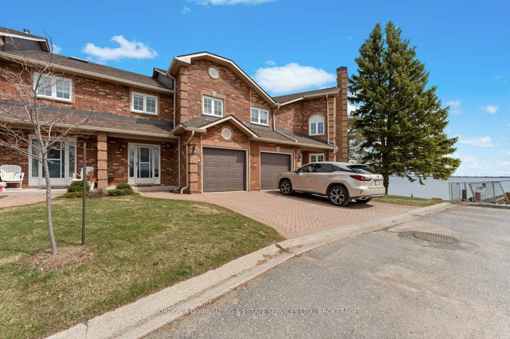 1098 King Street W 24 #24 — photo 1