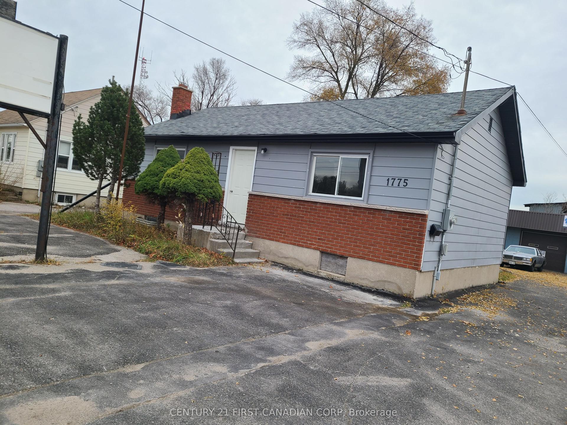 1775 OXFORD Street E A #A — photo 1