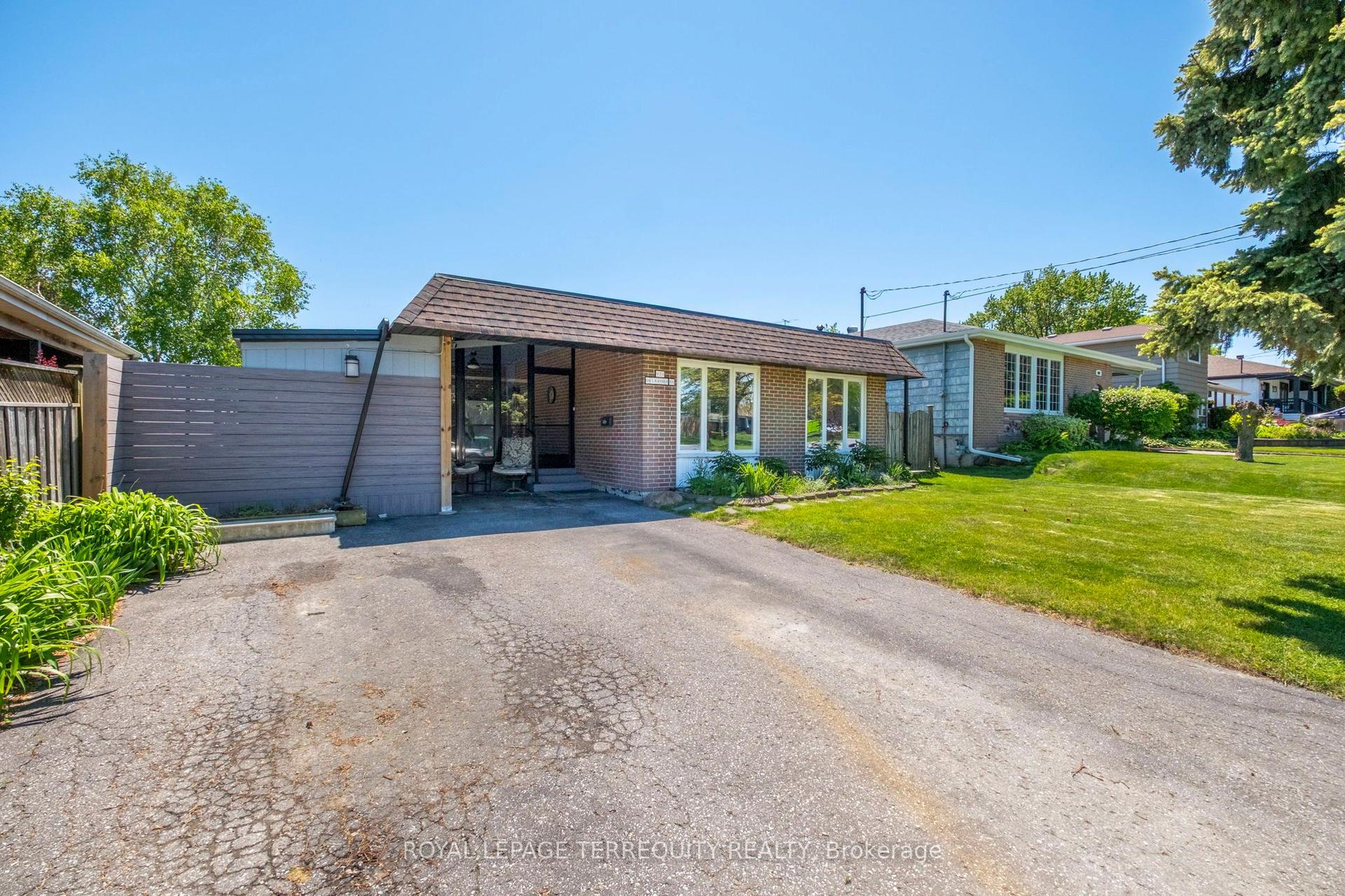 971 Oklahoma Drive — photo 1