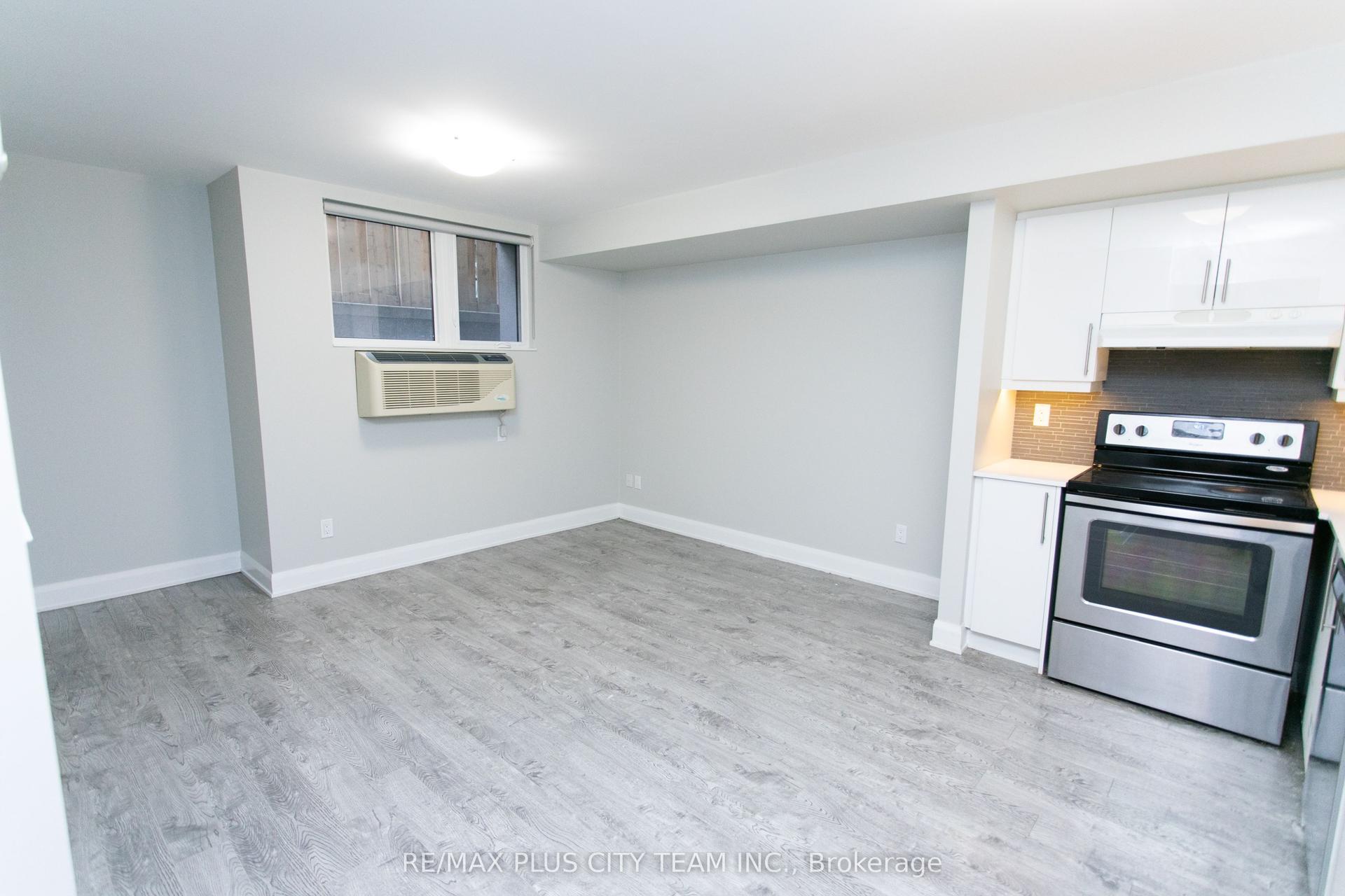 686 Bathurst Street L03 #L03, Toronto — Multiplex for lease, photo 1