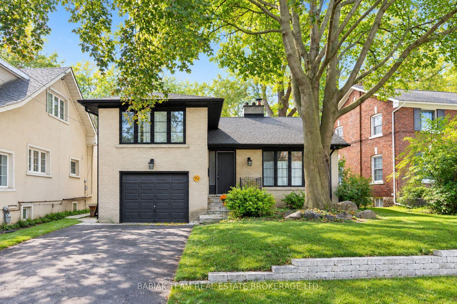 90 Burnhamthorpe Road Main & Upper #Main & Upper, Toronto — Detached for lease, photo 1