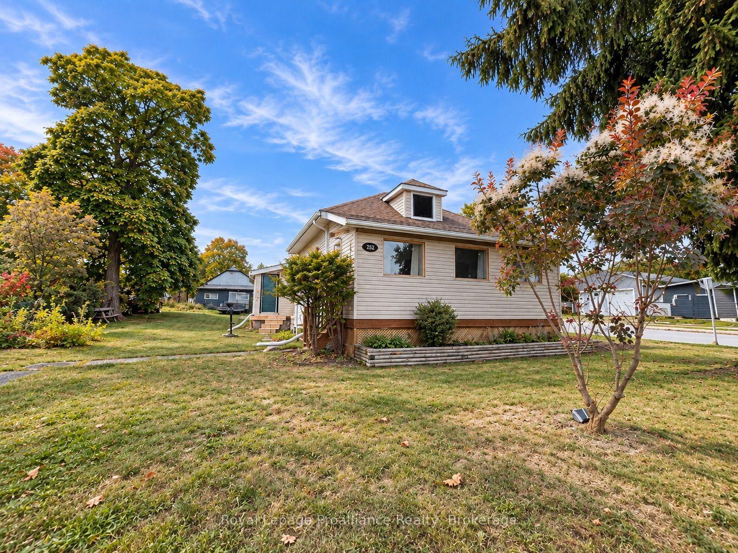 252 Sidney Street, Quinte West — Detached for sale, photo 1