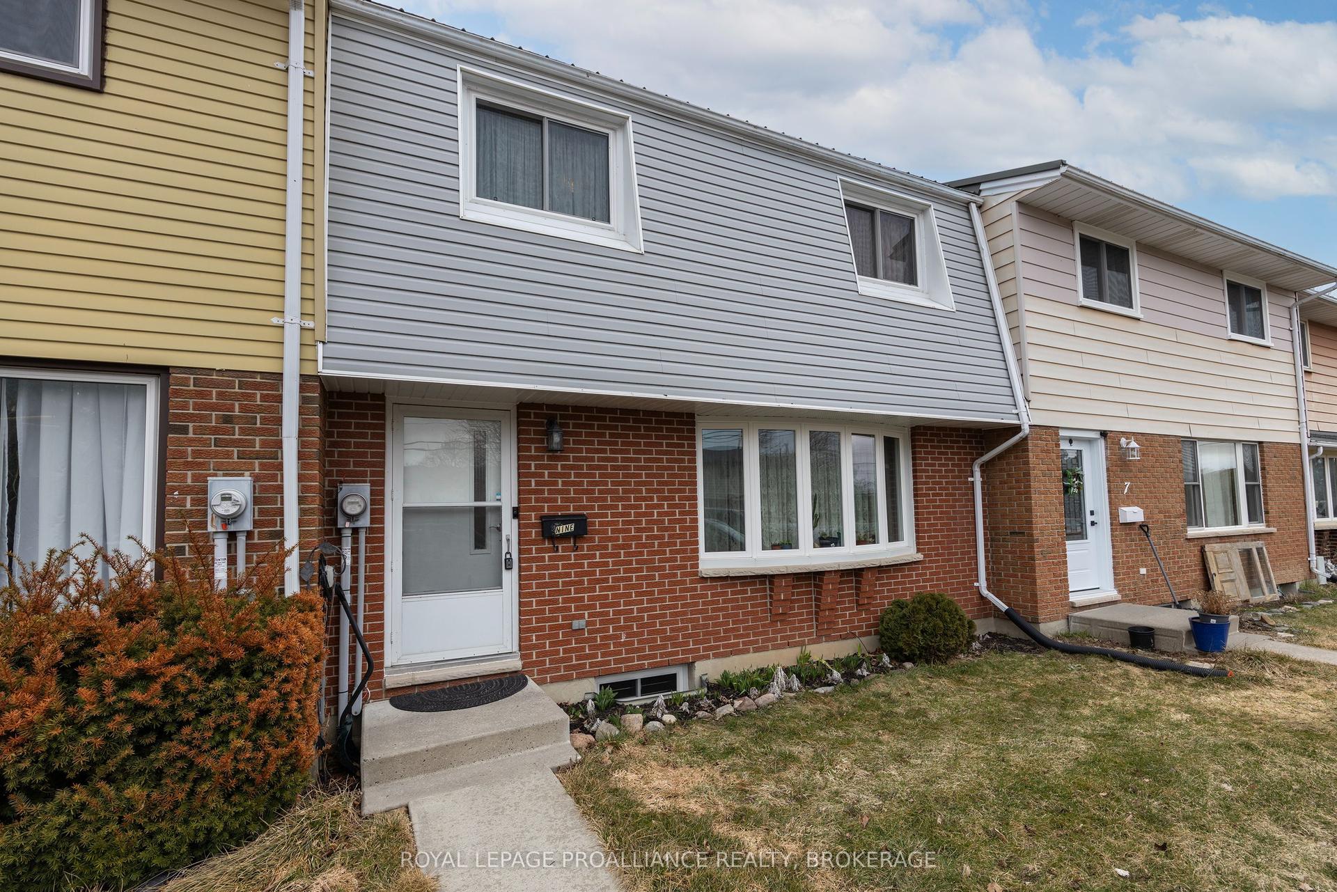 5 Winchester Drive 9 #9, Greater Napanee — Condo Town for sale, photo 1
