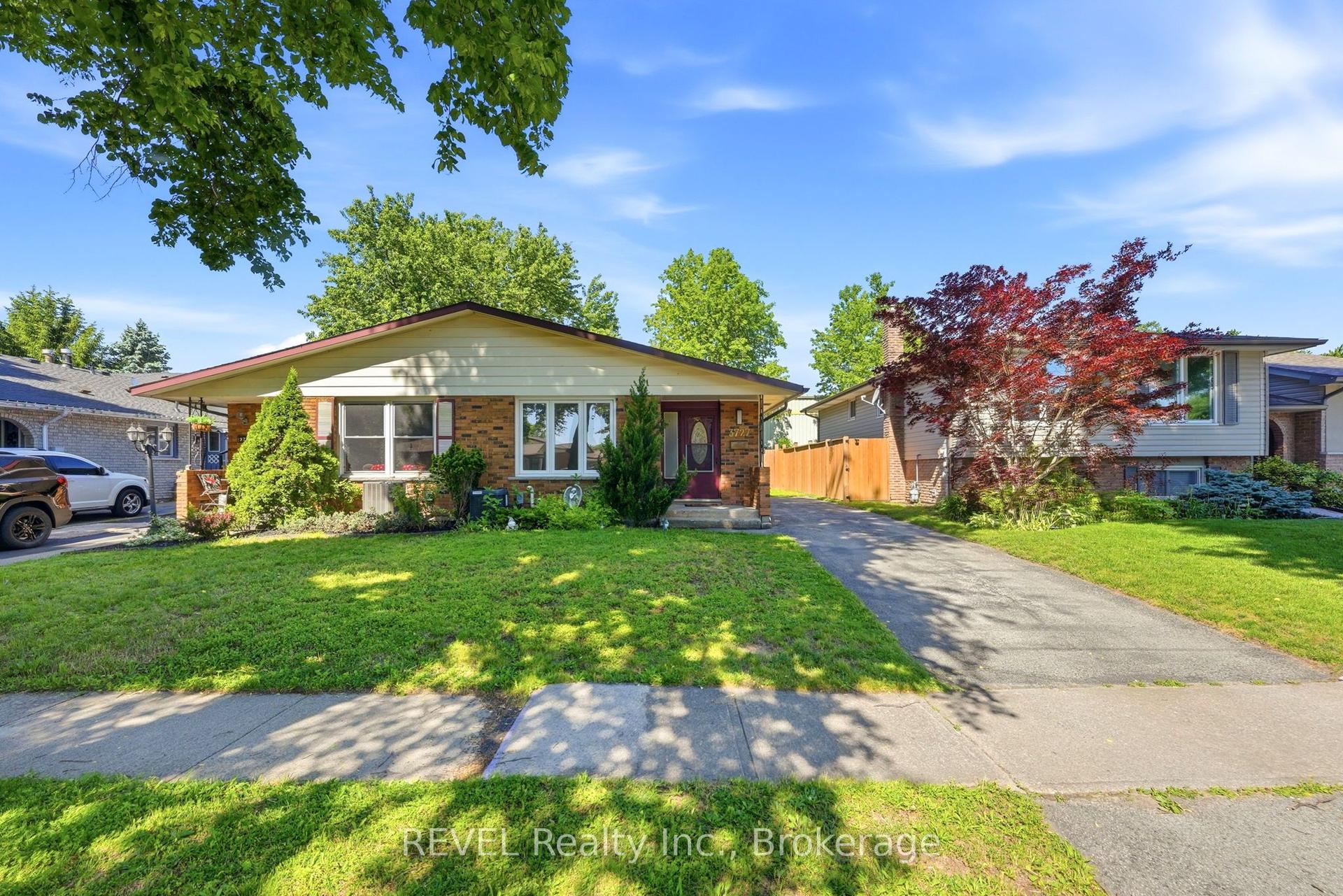 3727 ORLANDO Drive — photo 1