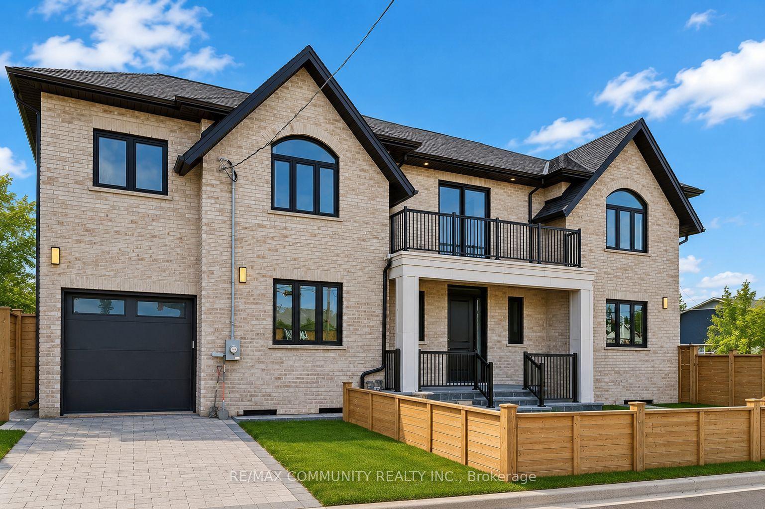122 Marble Arch Crescent — photo 1