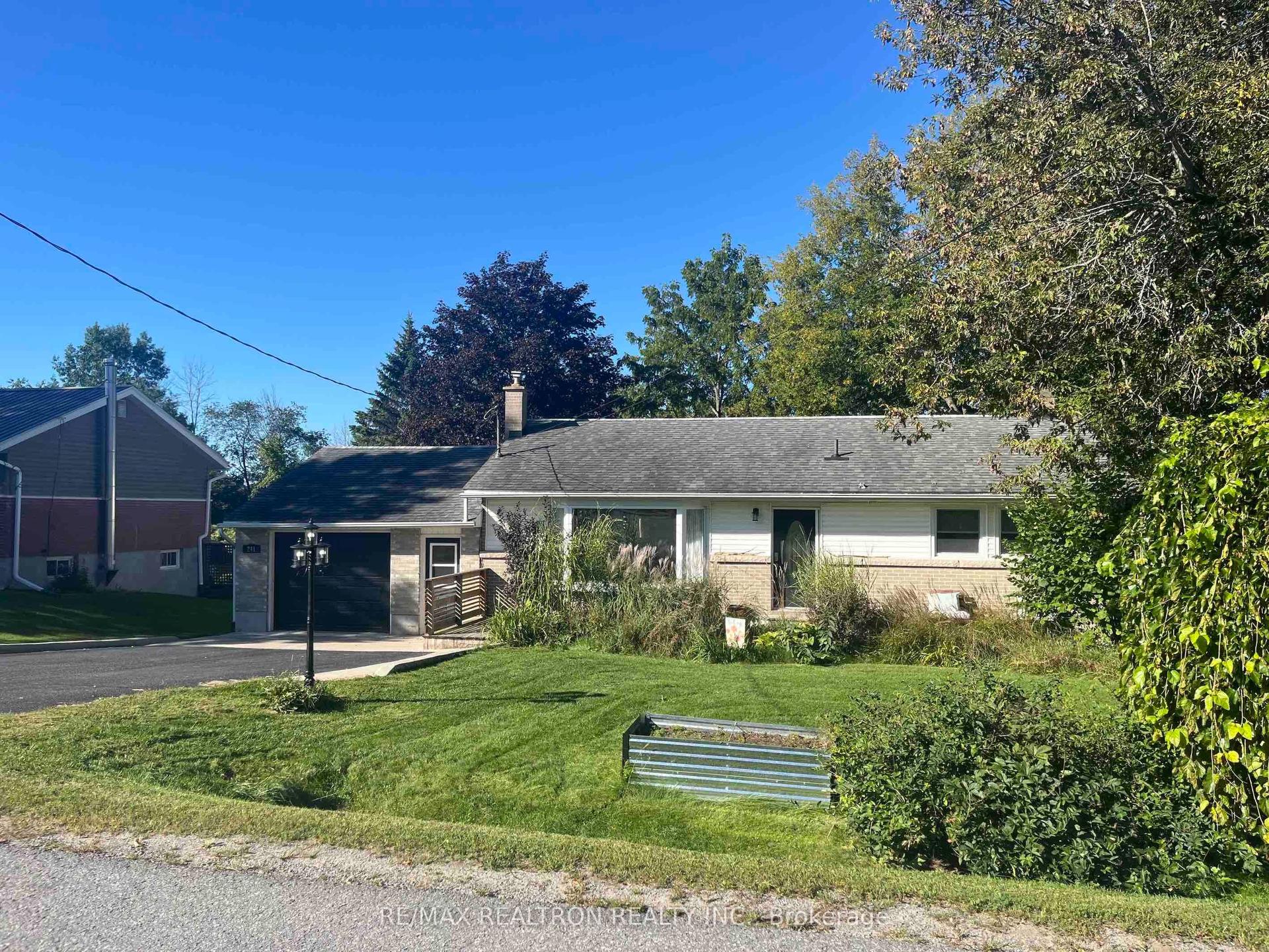 241 Westbury Avenue Main Floor #Main Floor, Loyalist — Detached for lease, photo 1