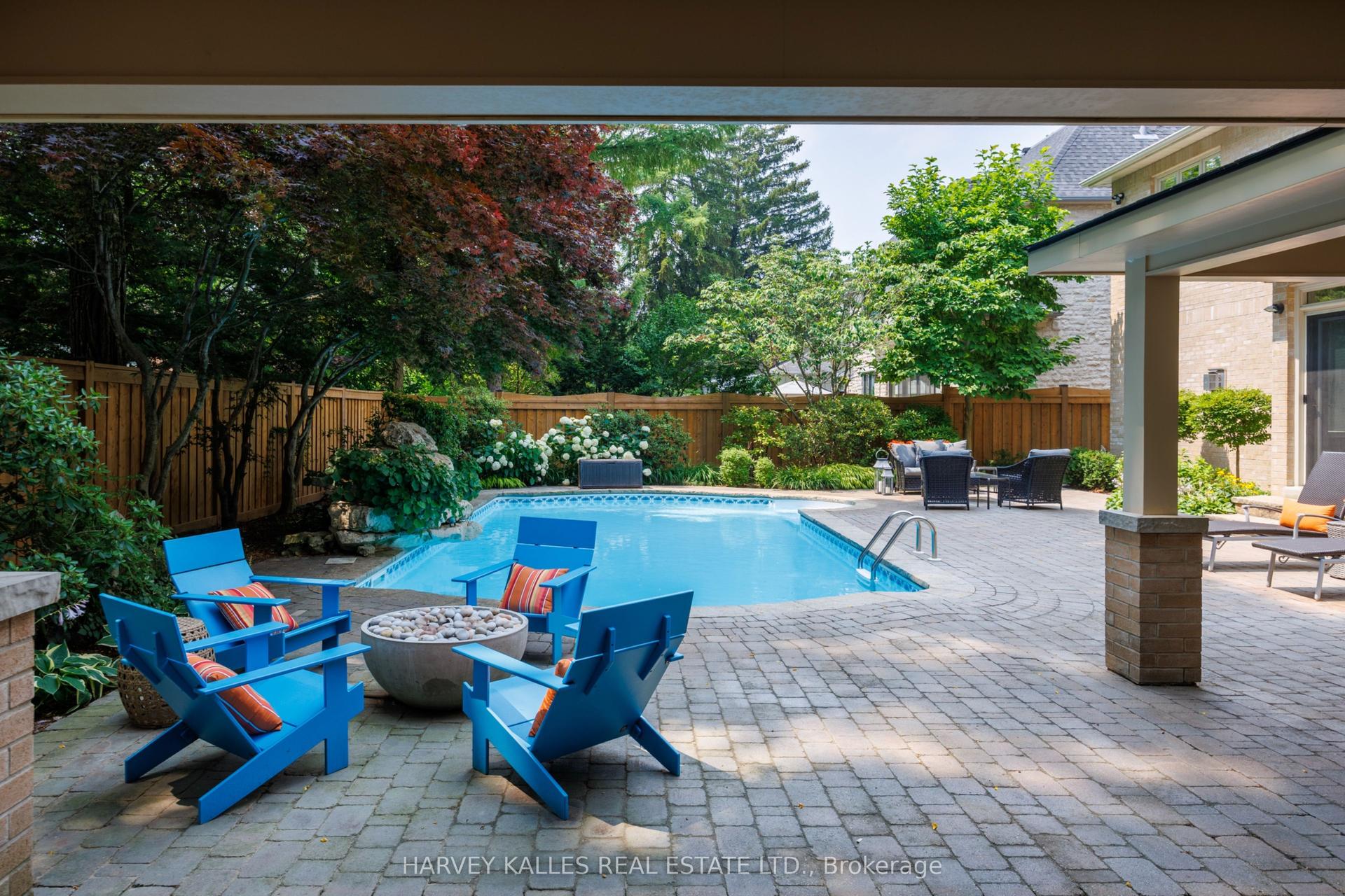 7 ROMNEY Road — photo 1