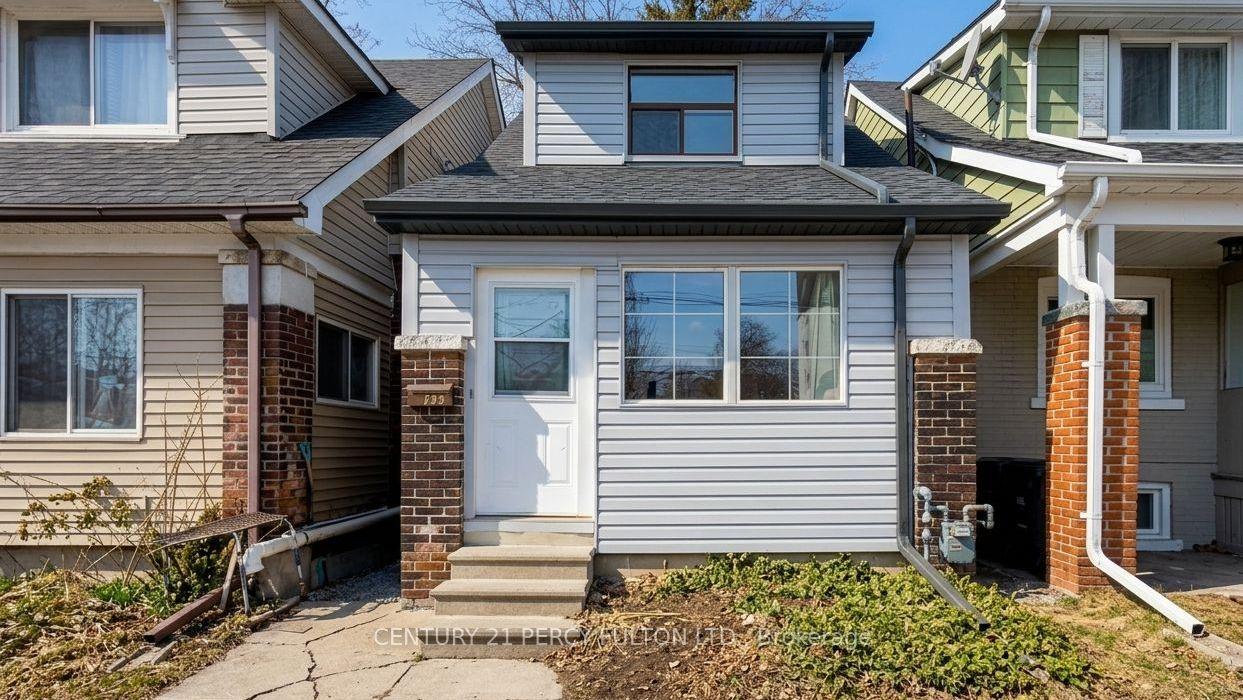 366 Coxwell Avenue — photo 1