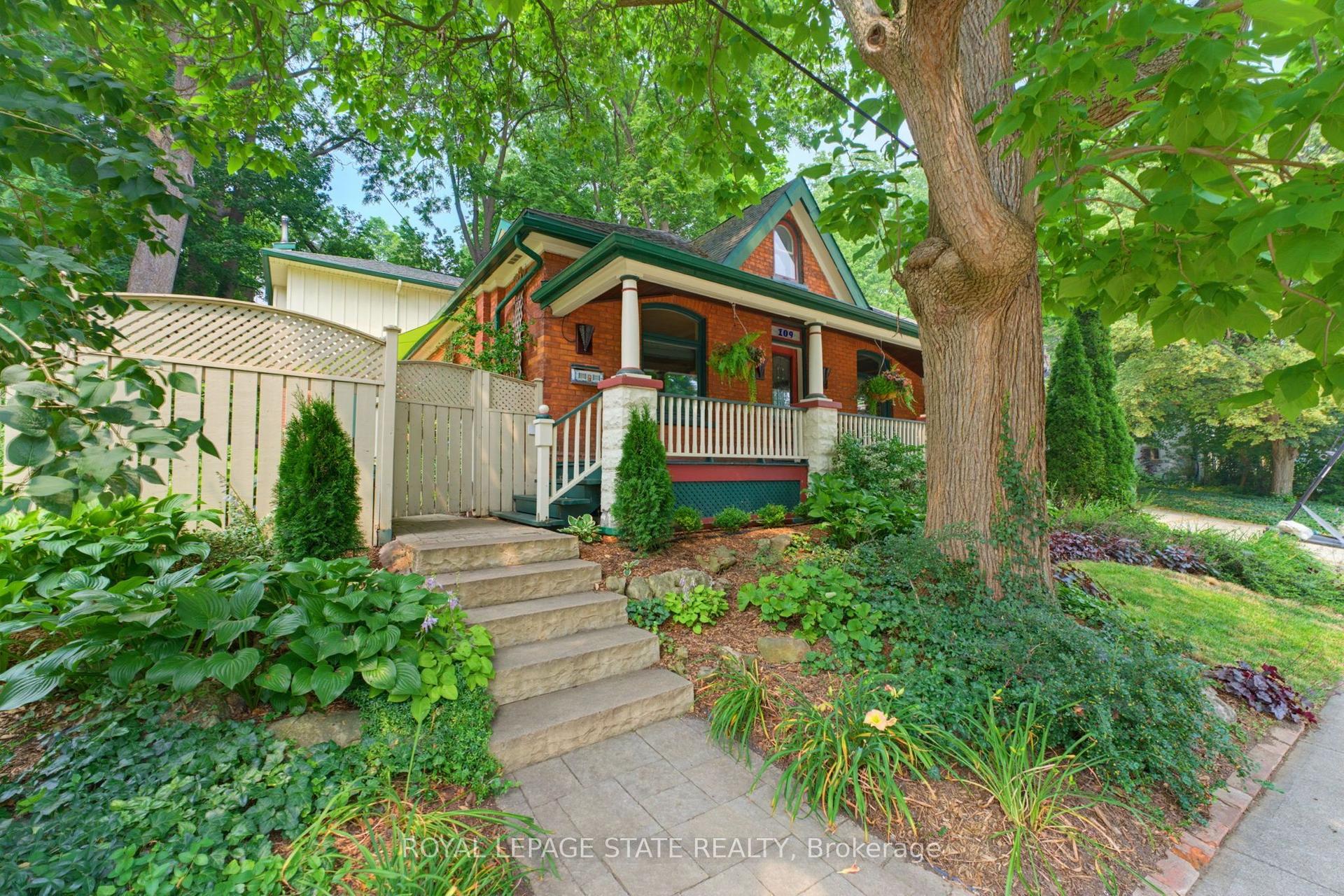 109 Victoria Street, Hamilton — Detached for sale, photo 1