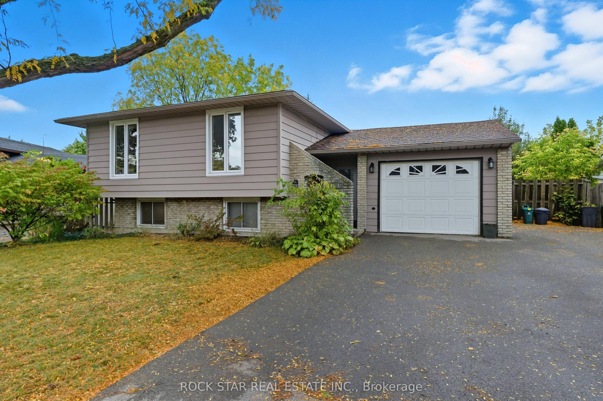 111 Britten Close Bsmt #Bsmt, Hamilton — Detached for lease, photo 1
