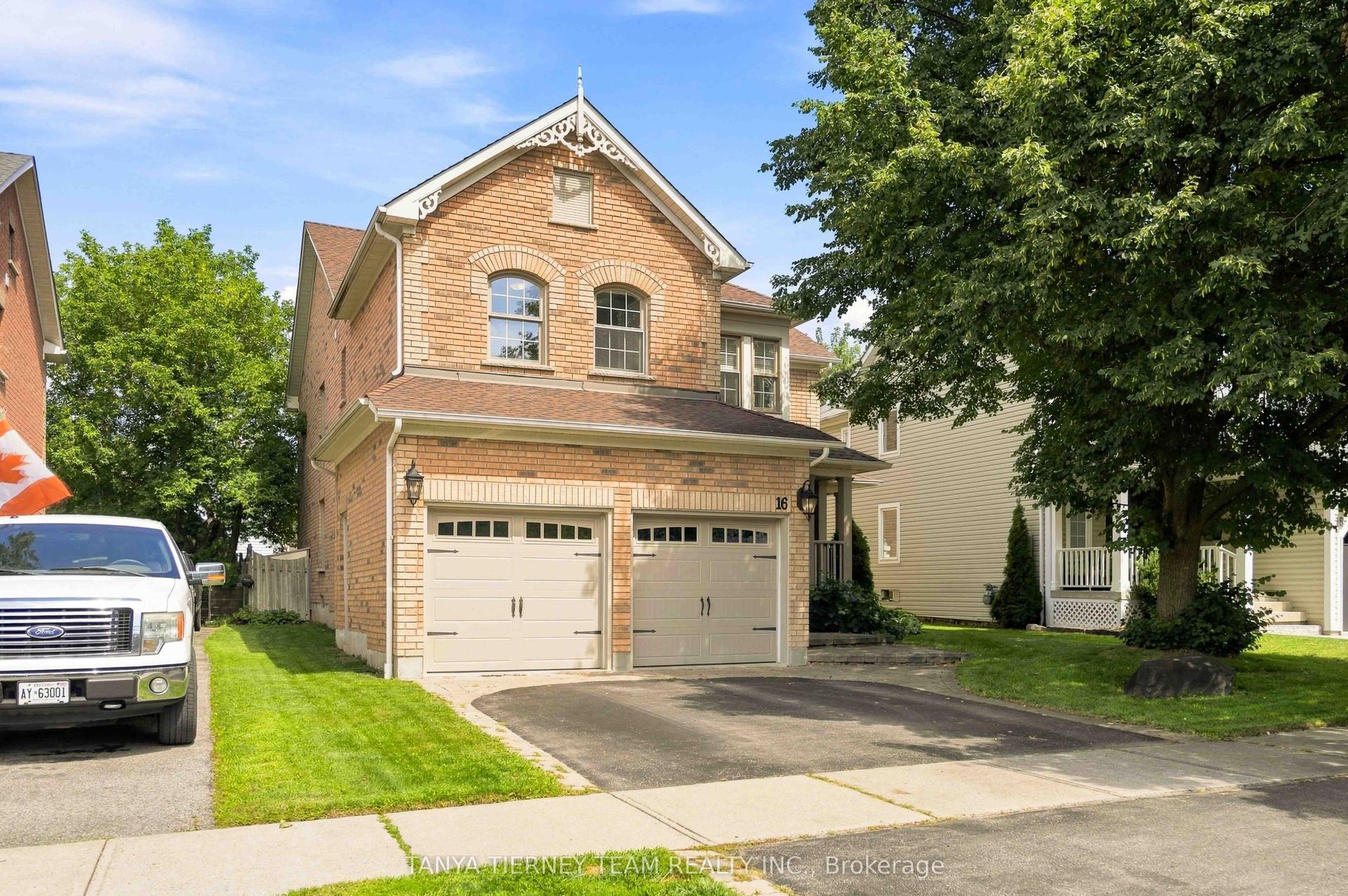 16 Waring Avenue, Whitby — Detached for sale, photo 1