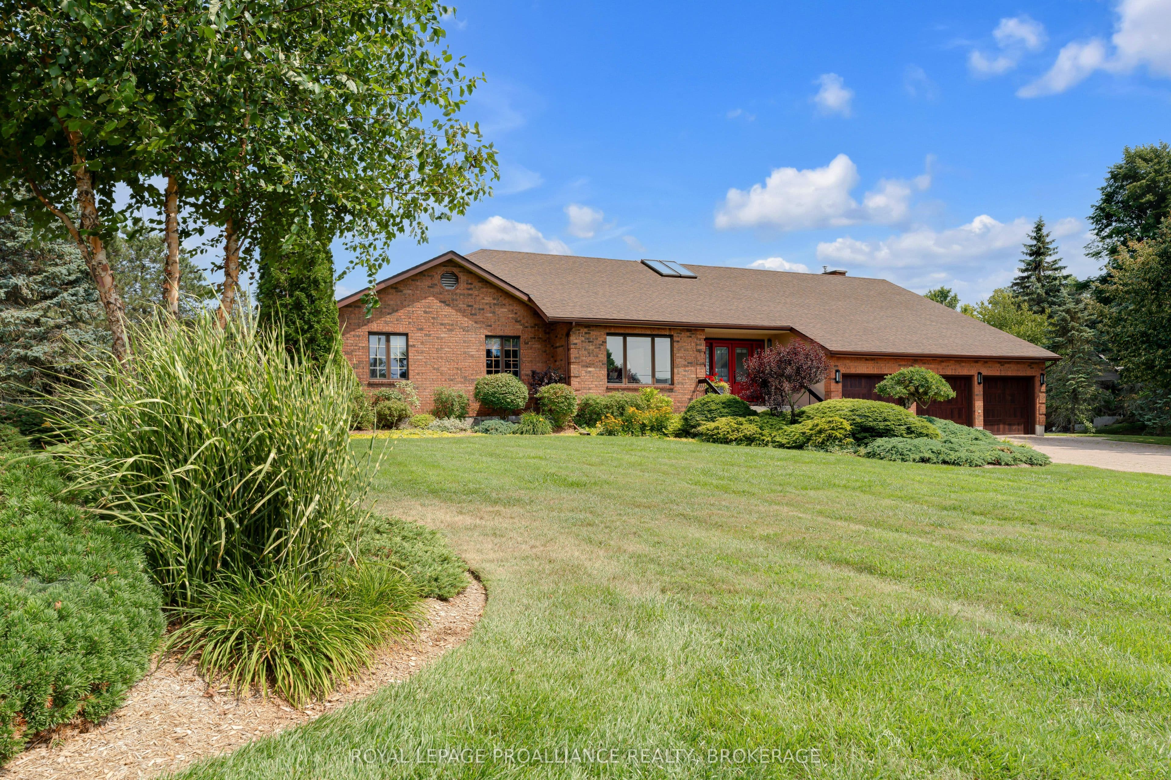 1673 St. Lawrence Avenue — photo 1