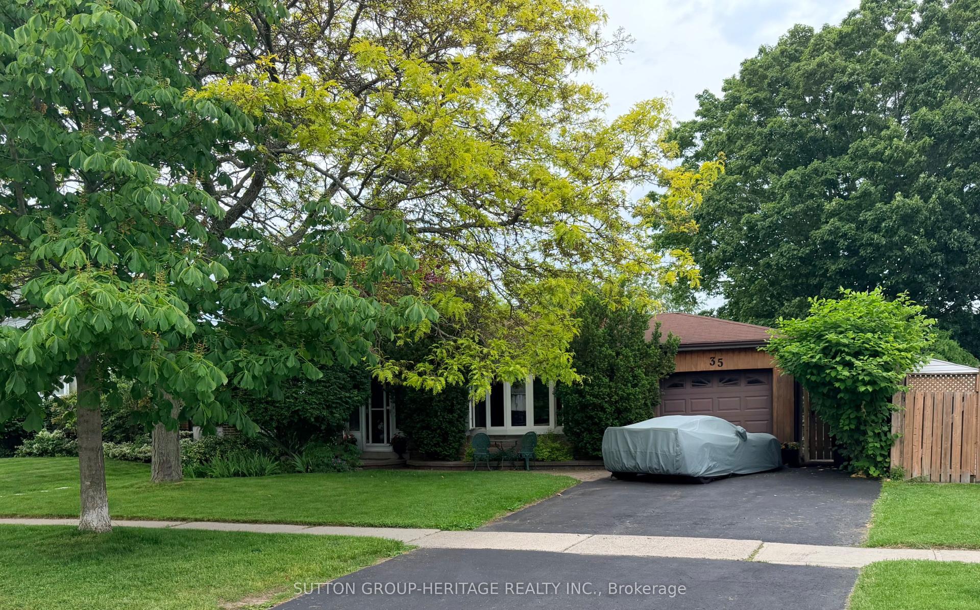 35 Albery Crescent — photo 1