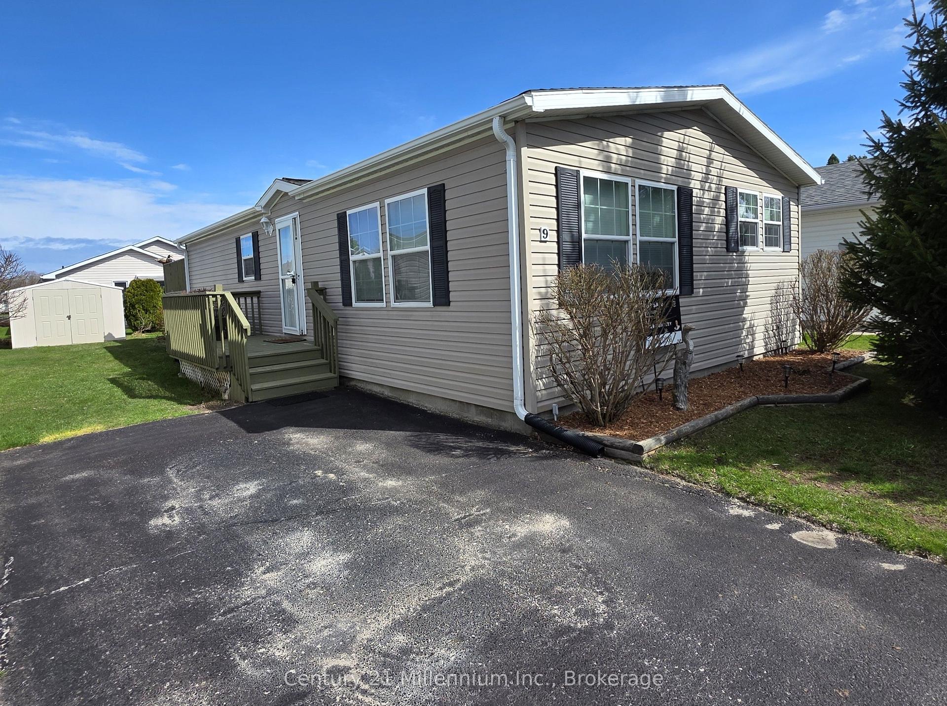 9 Illinois Crescent — photo 1