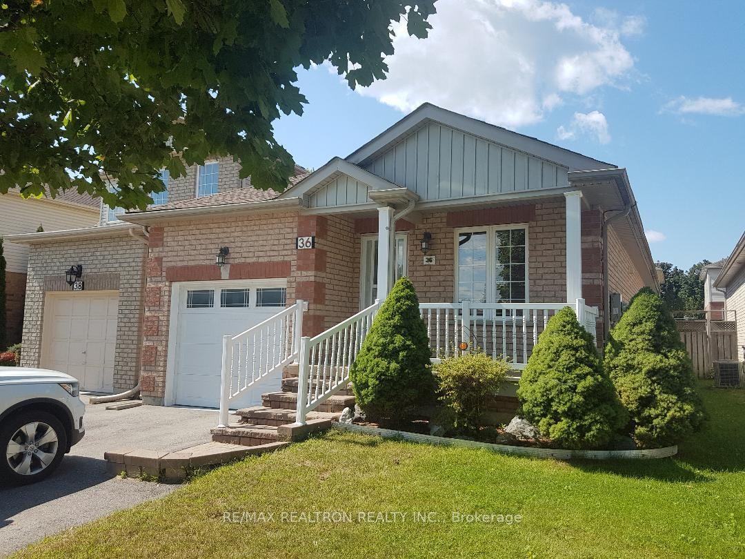 36 Julia Crescent — photo 1