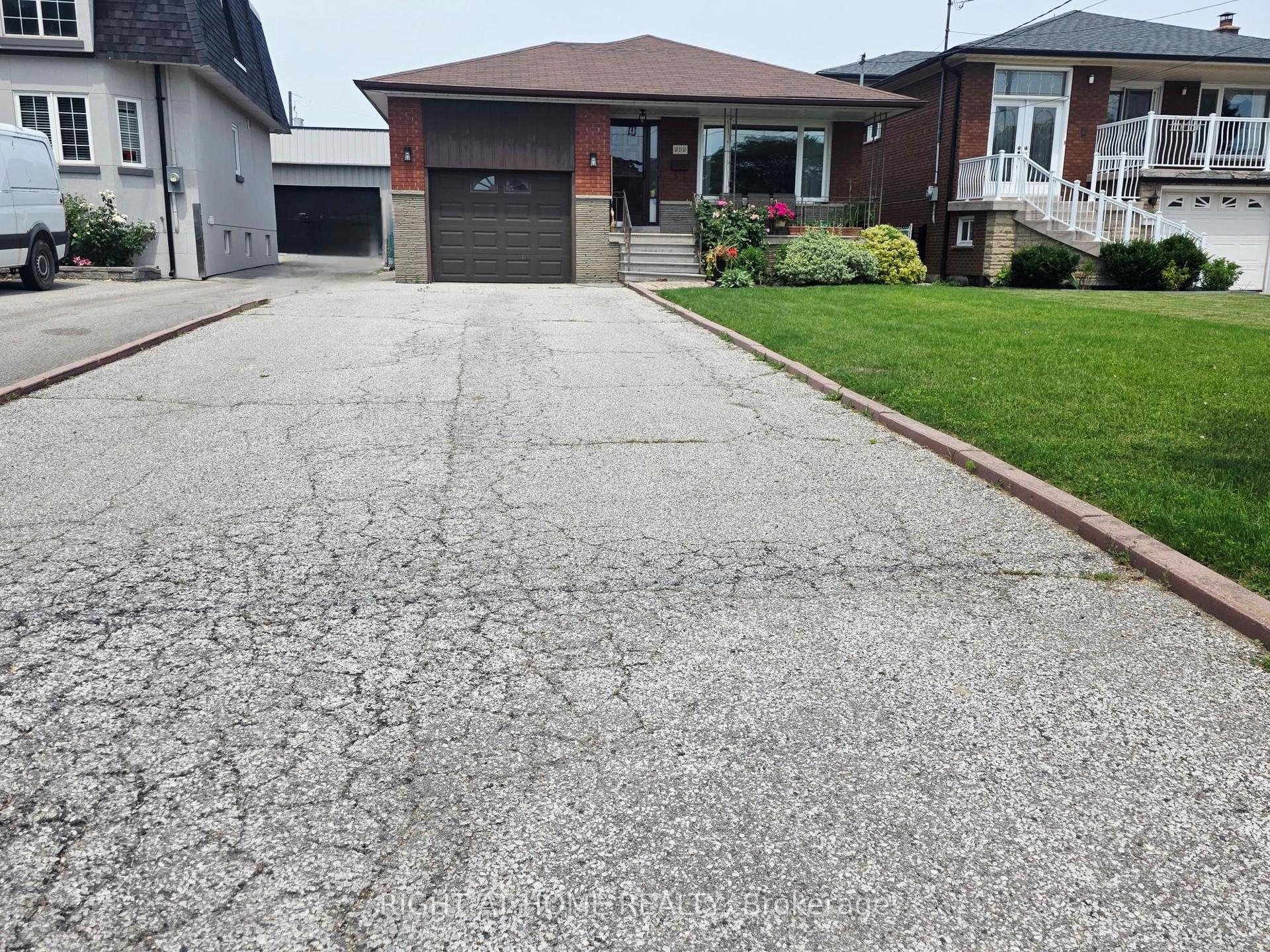 252 Maple Leaf Drive Lower #Lower, Toronto — Detached for lease, photo 1