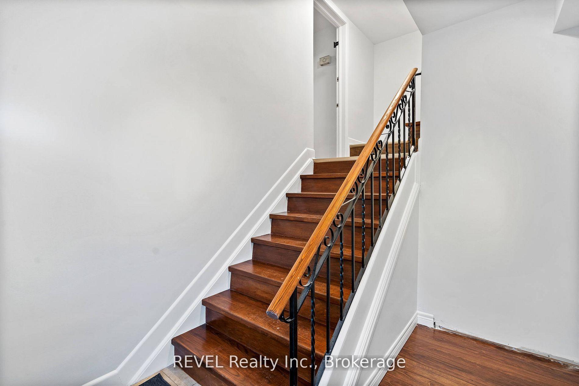 462 B Carlton Street — photo 1